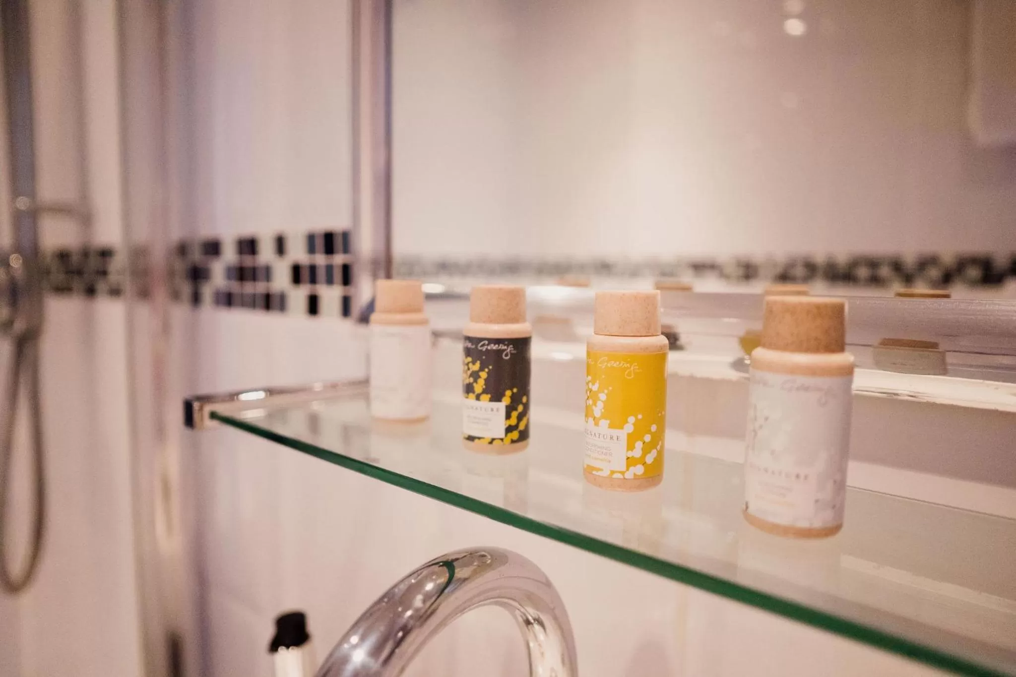 Bathroom in The Cricketers Arms