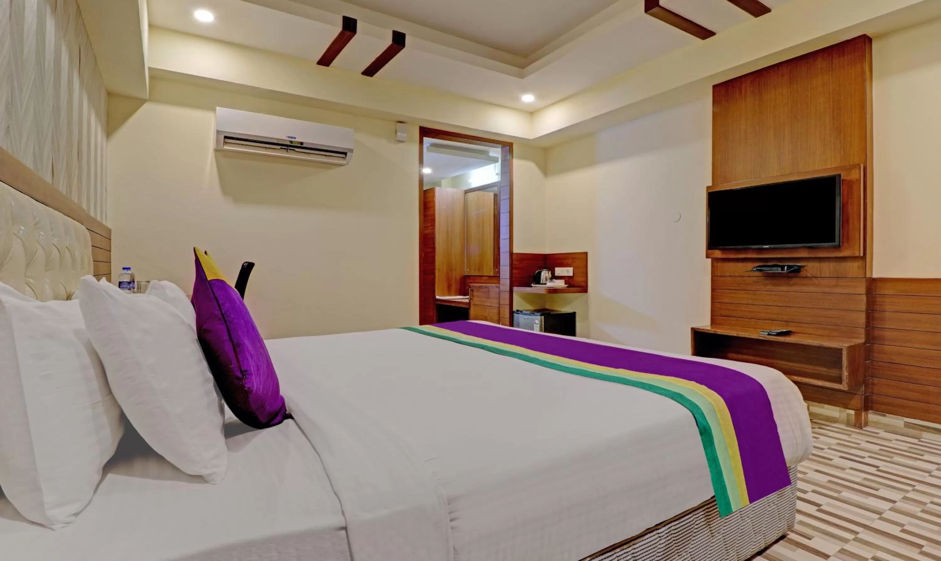 Bed in Treebo Tryst Pearl Avenue Ring Road