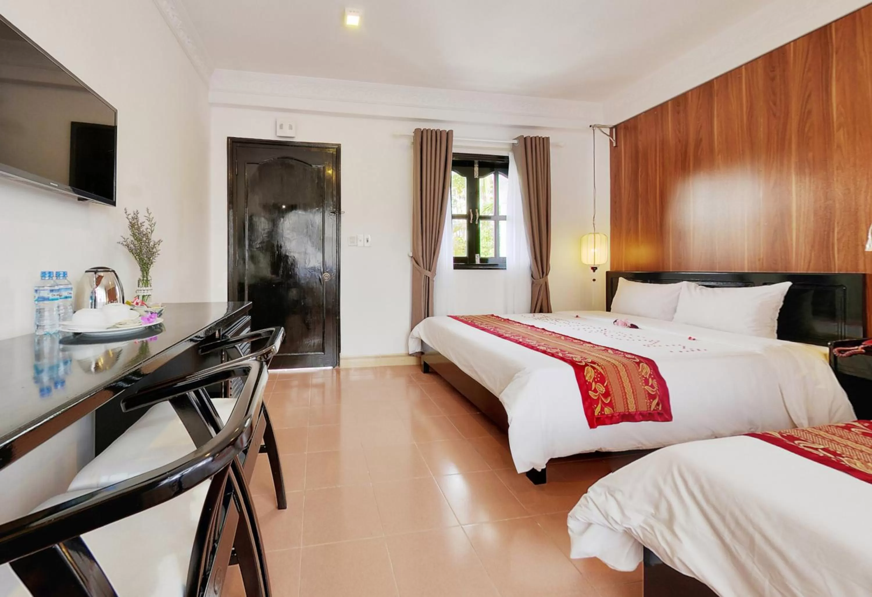 Photo of the whole room, Bed in Hai Yen Hotel