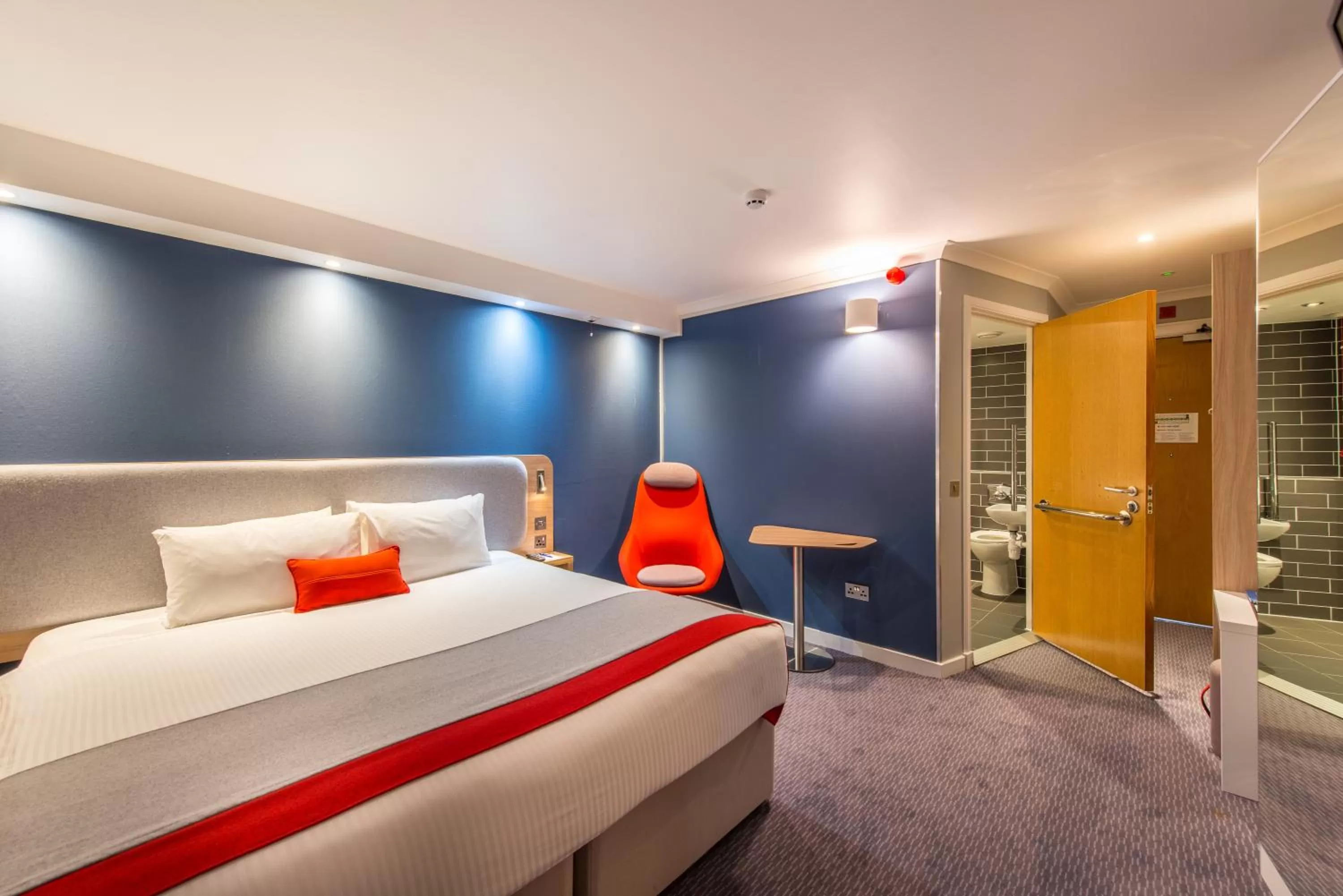 Double Room - Disability Access in Holiday Inn Express Strathclyde Park M74, Jct 5, an IHG Hotel