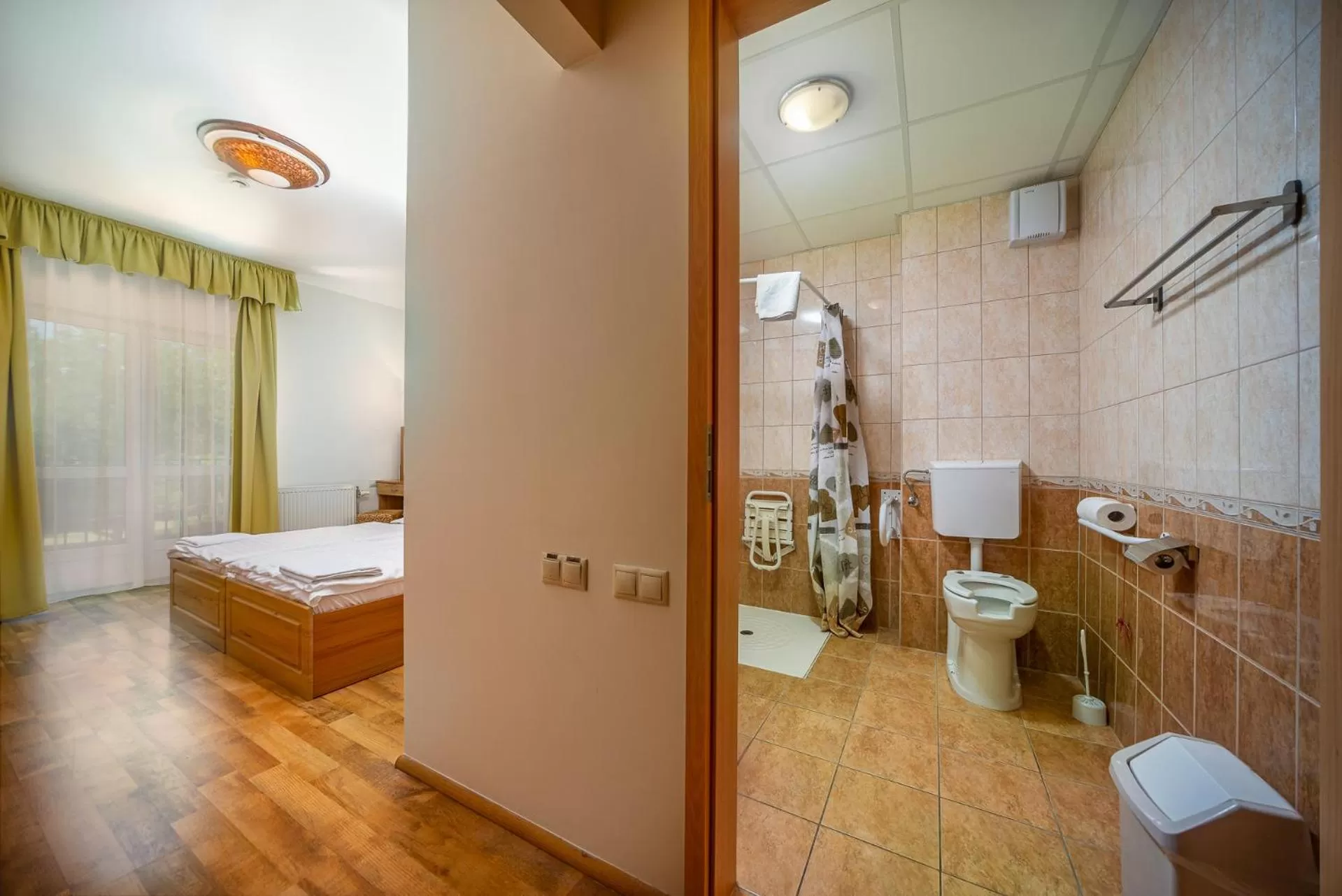 Bathroom, Bed in Nefelejcs Hotel