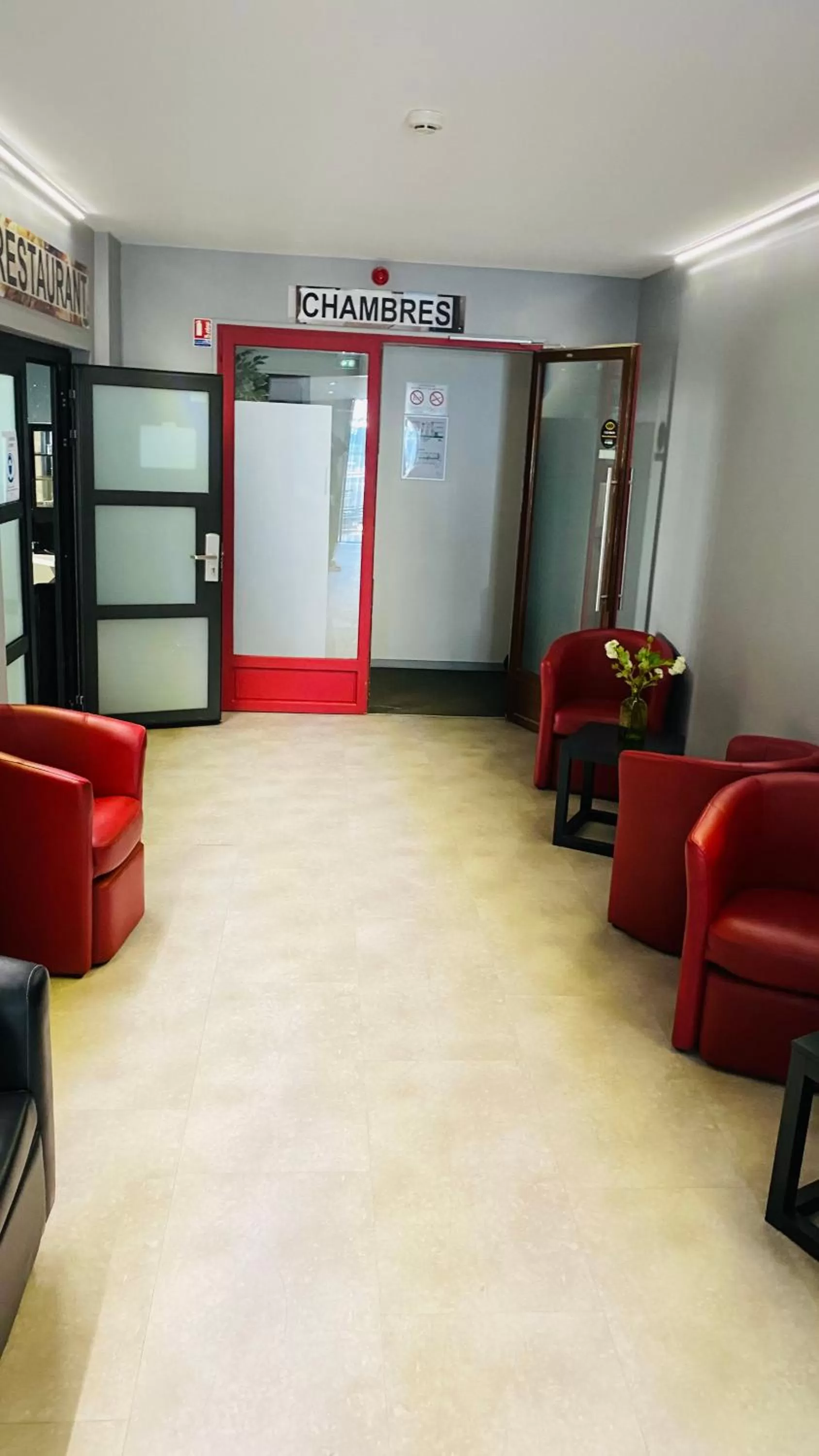 Seating area in Hotel Martinez Grenay