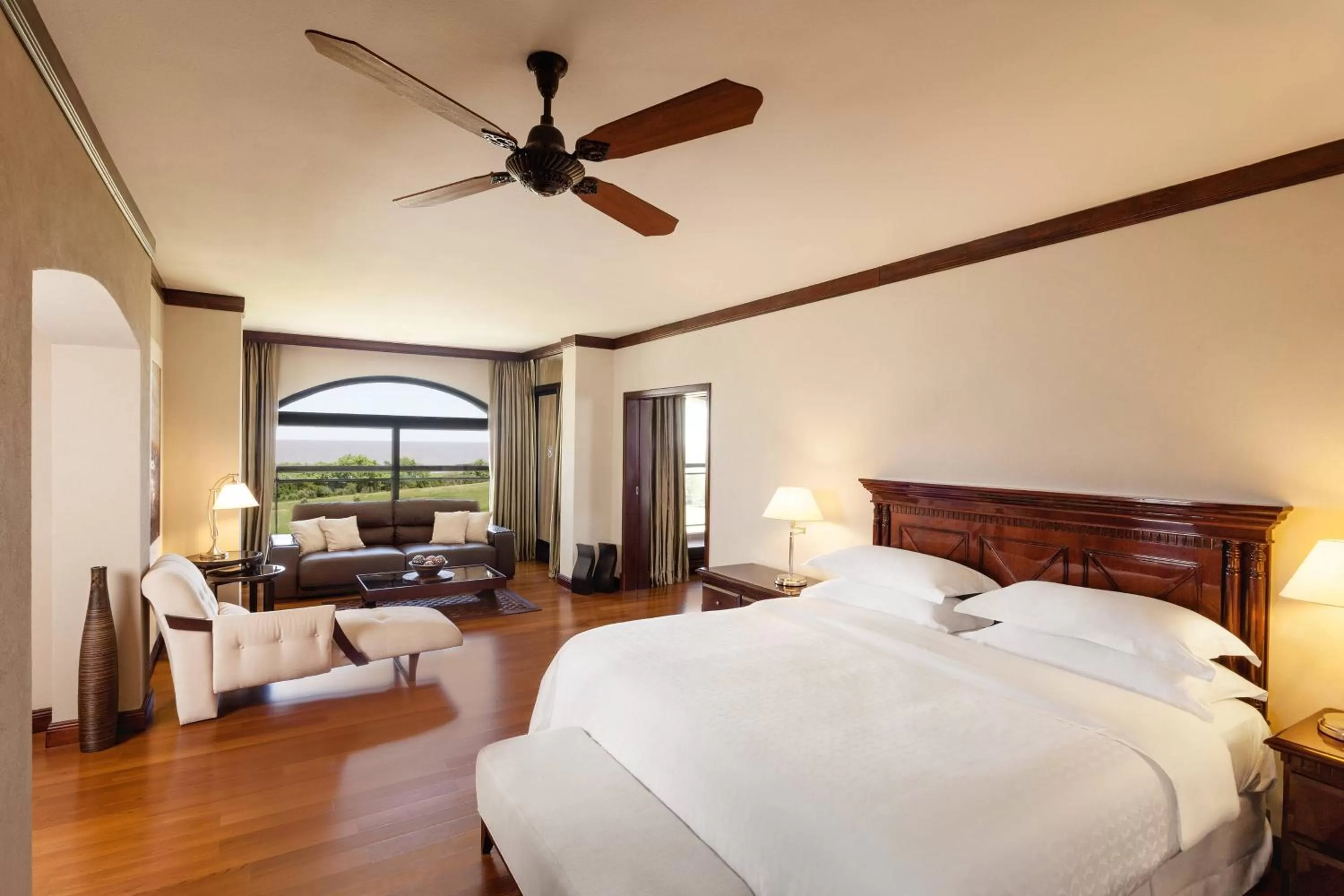 Bedroom, Bed in Sheraton Colonia Golf & Spa Resort