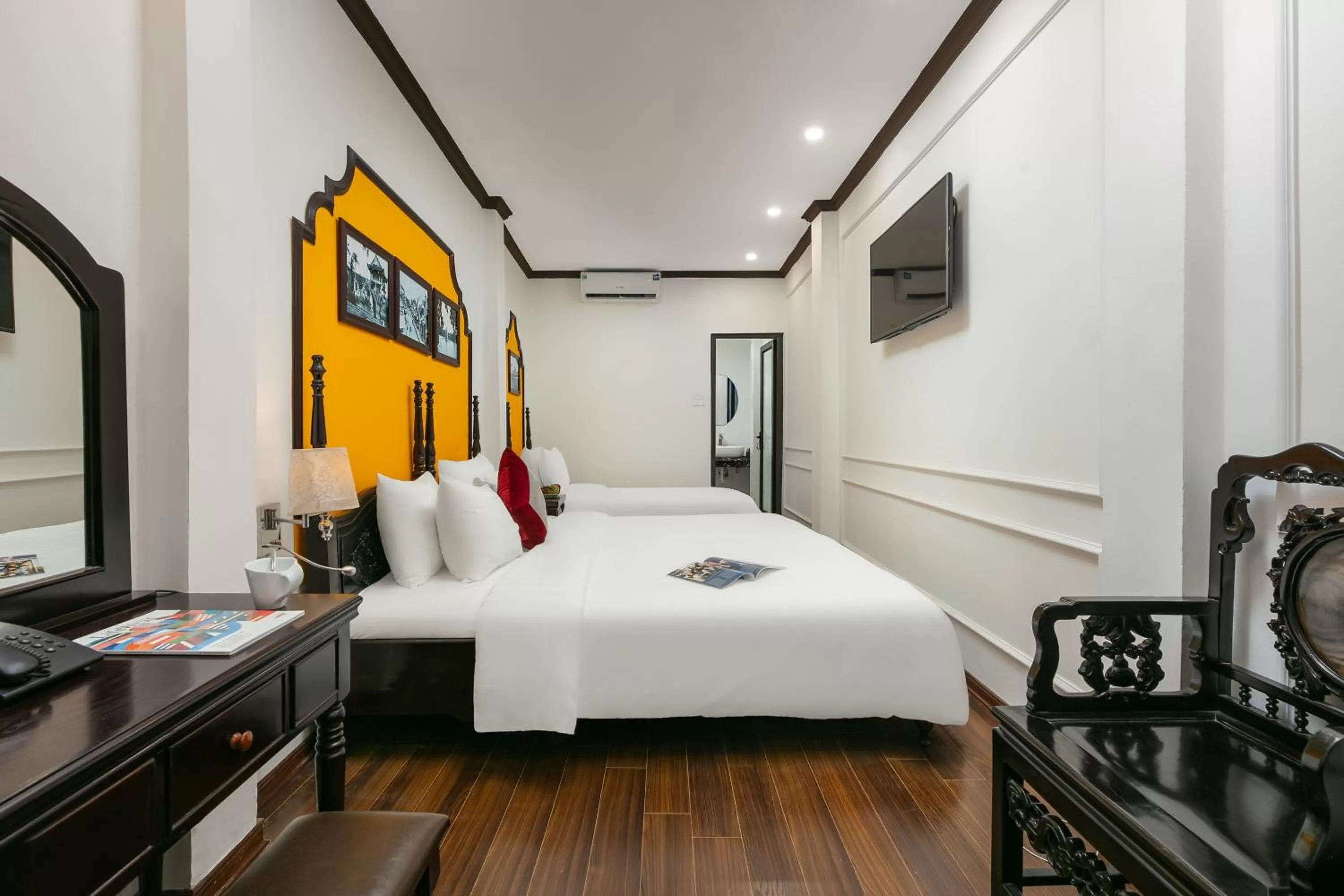 Photo of the whole room, Bed in Silk Castle Hotel & Spa - Hanoi Old quarter