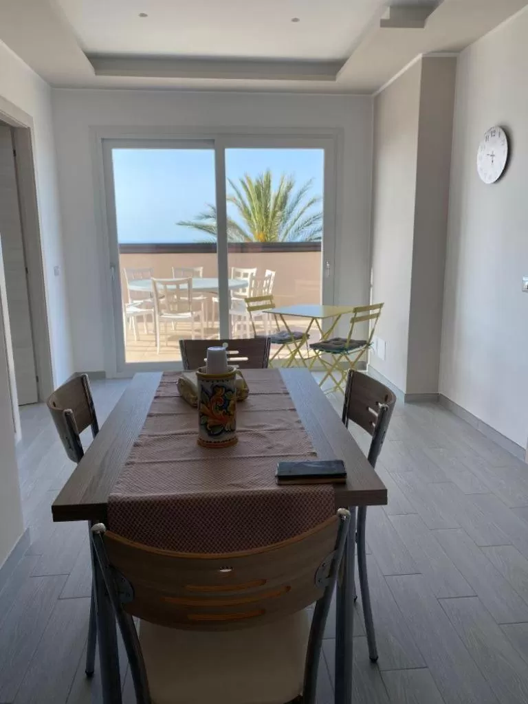 Dining Area in Nnakkara Guest House