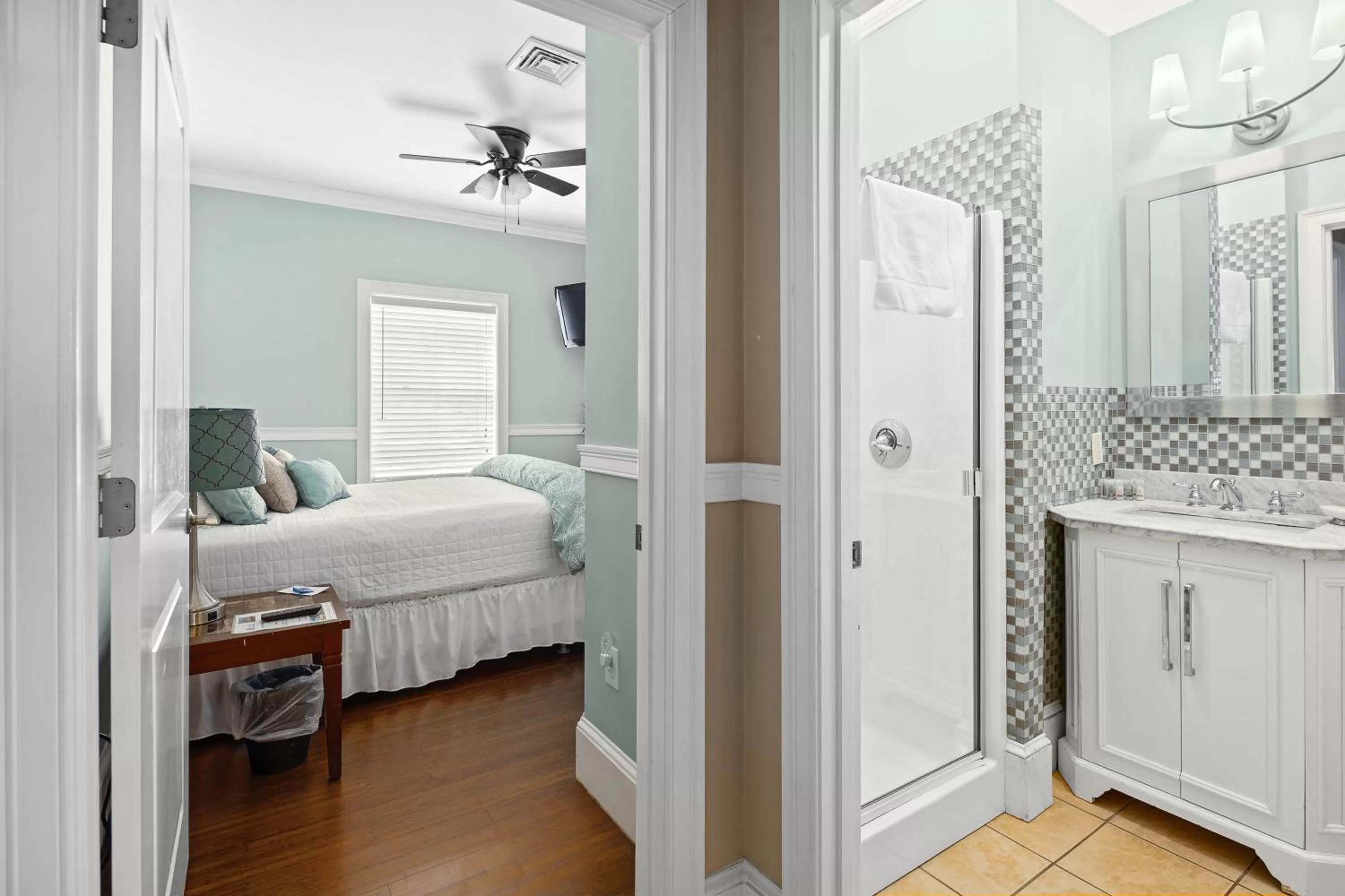 Bed in The Beacon Waterfront Inn