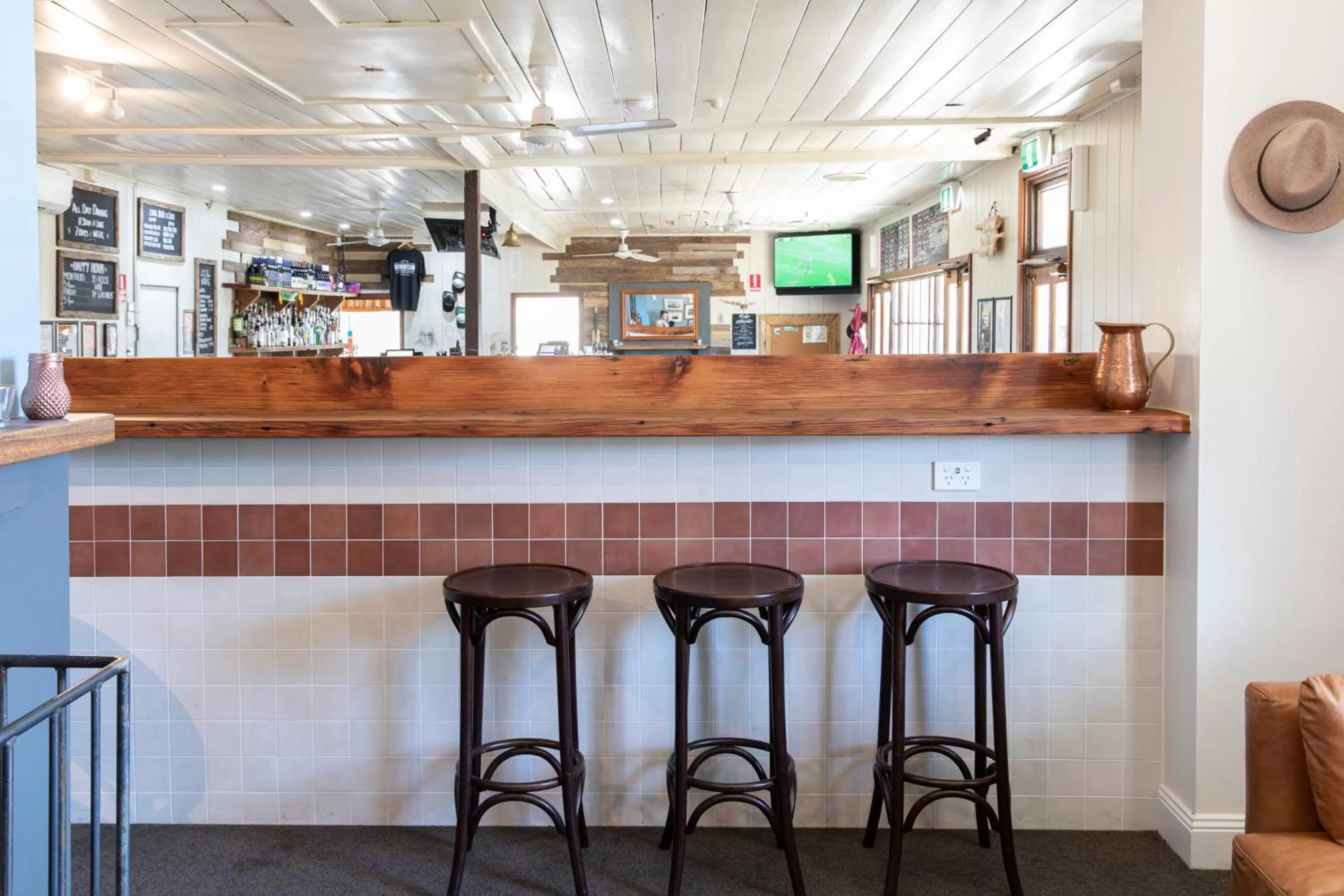 Lounge or bar in Robertson Public House and Kitchen