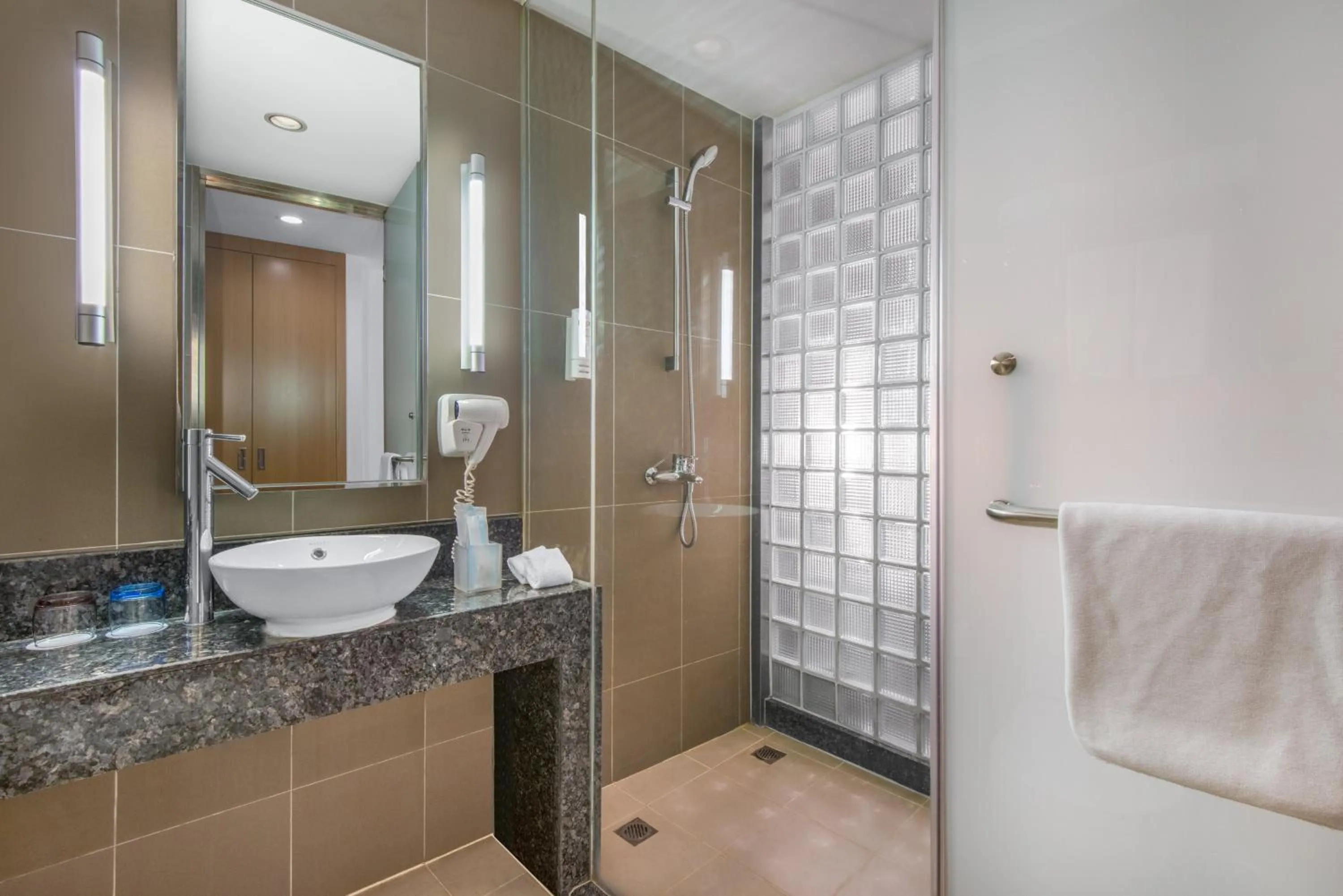 Bathroom in Holiday Inn Express Nantong Downtown by IHG