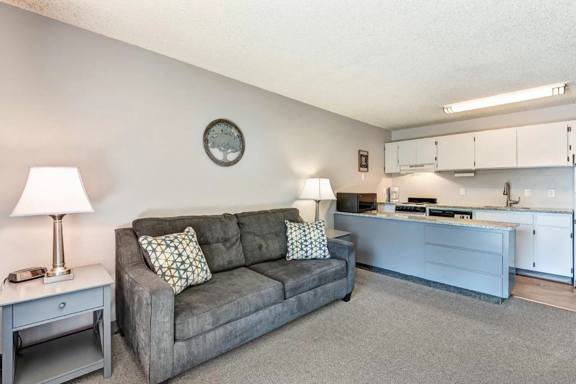 Kitchen or kitchenette, Kitchen/Kitchenette in Bend Riverside Condos