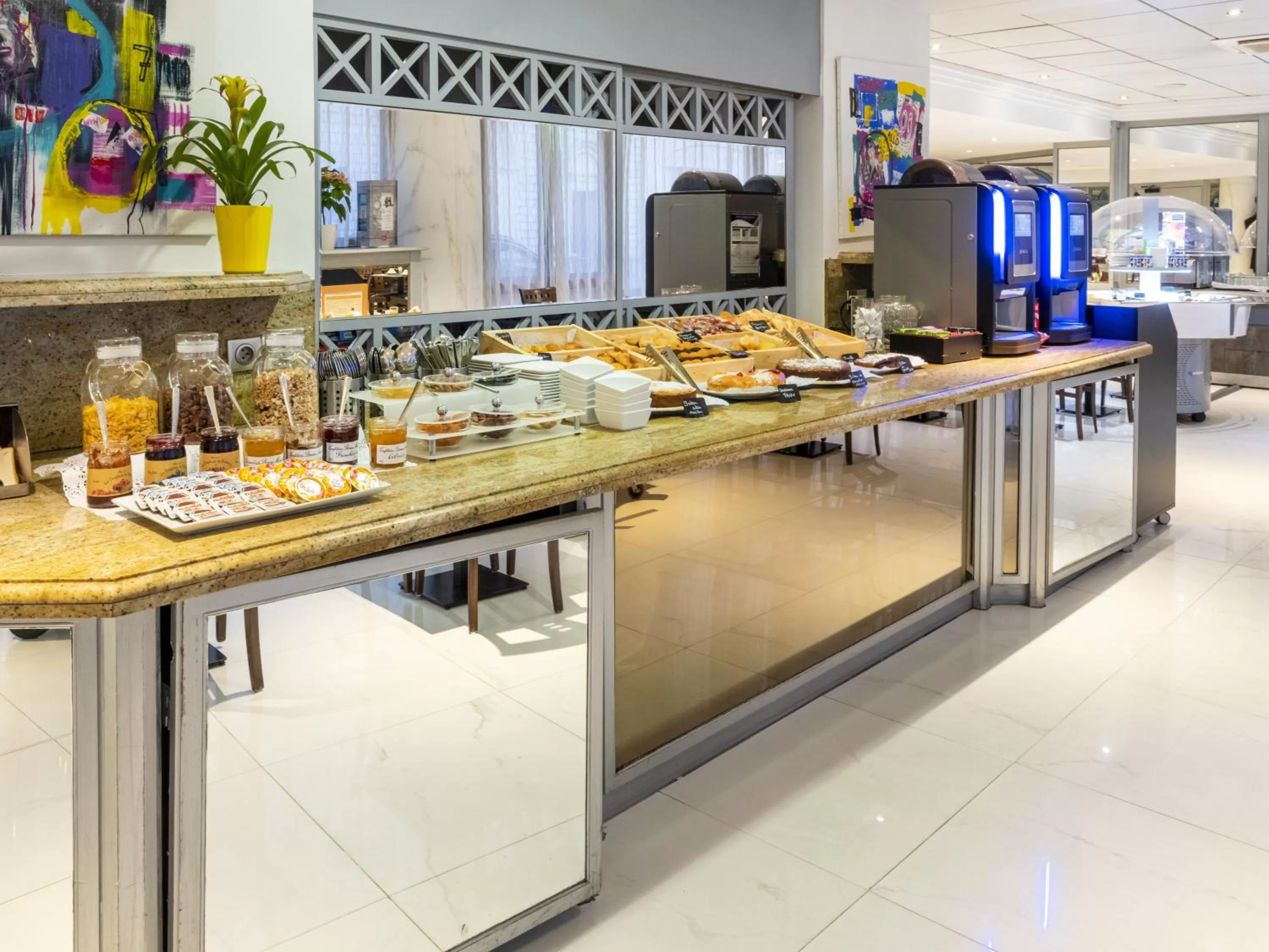 Food and drinks in Hotel Nice Riviera