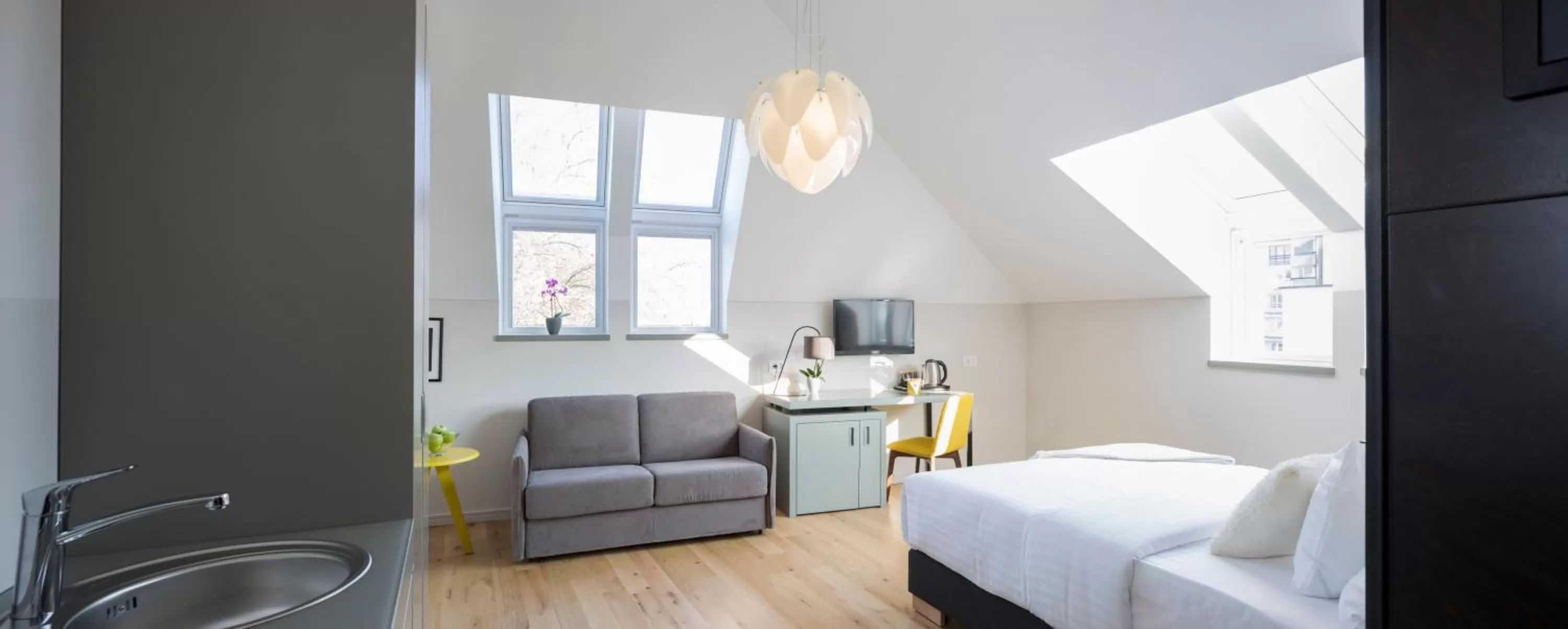 Coffee/tea facilities, Bed in Livris Hotel