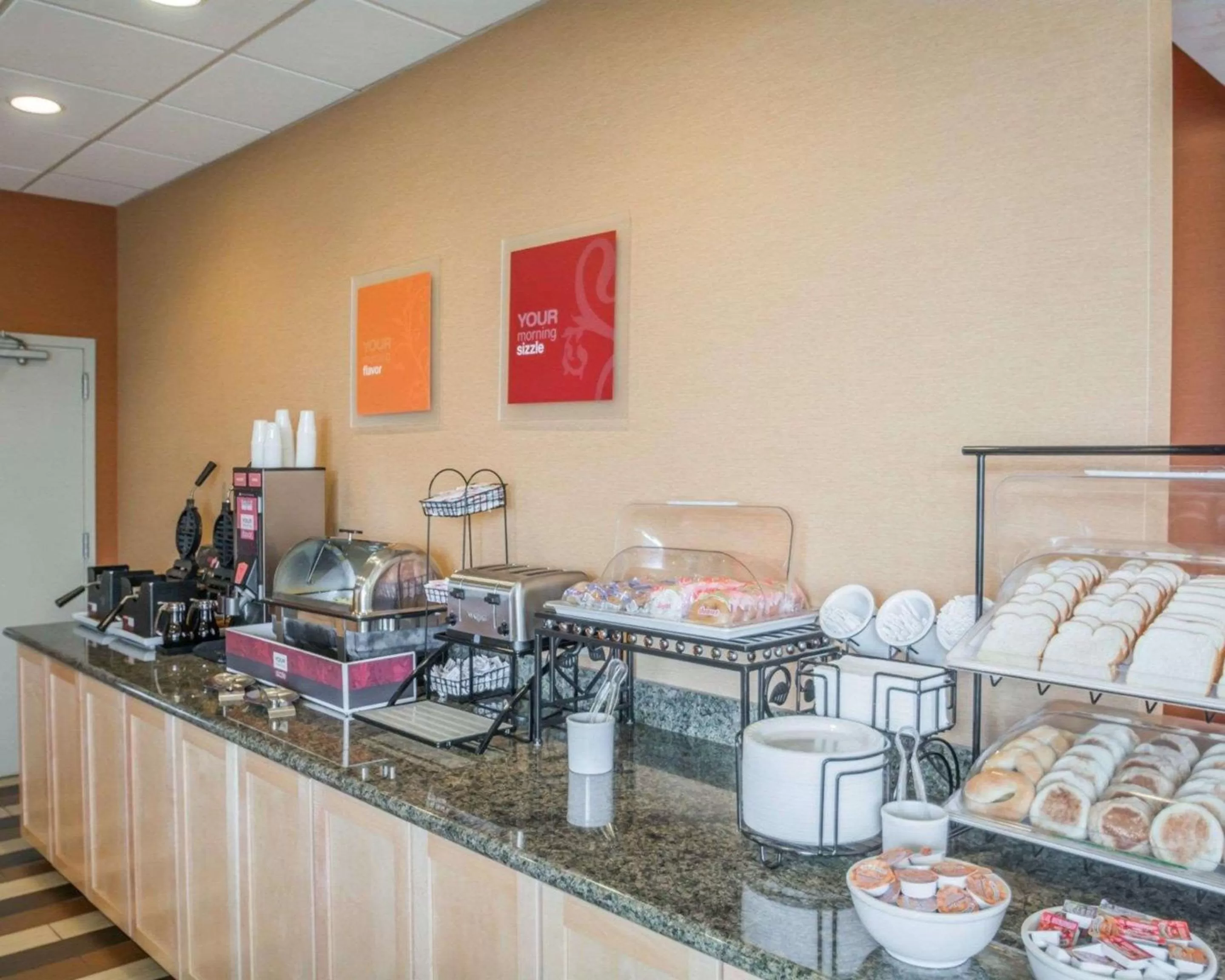 Restaurant/places to eat in Comfort Inn - NYS Fairgrounds