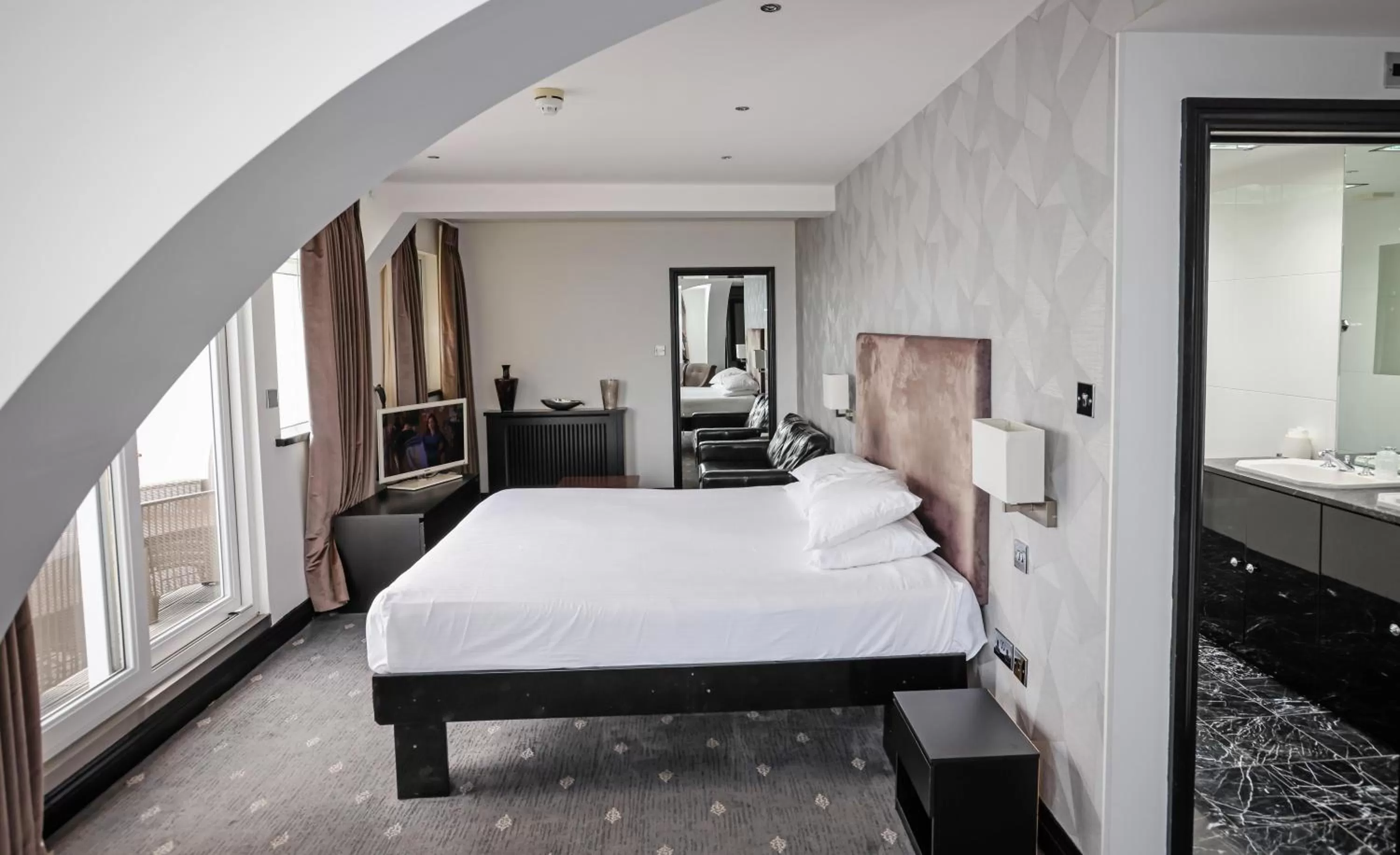 Bed in Suncliff Hotel - OCEANA COLLECTION