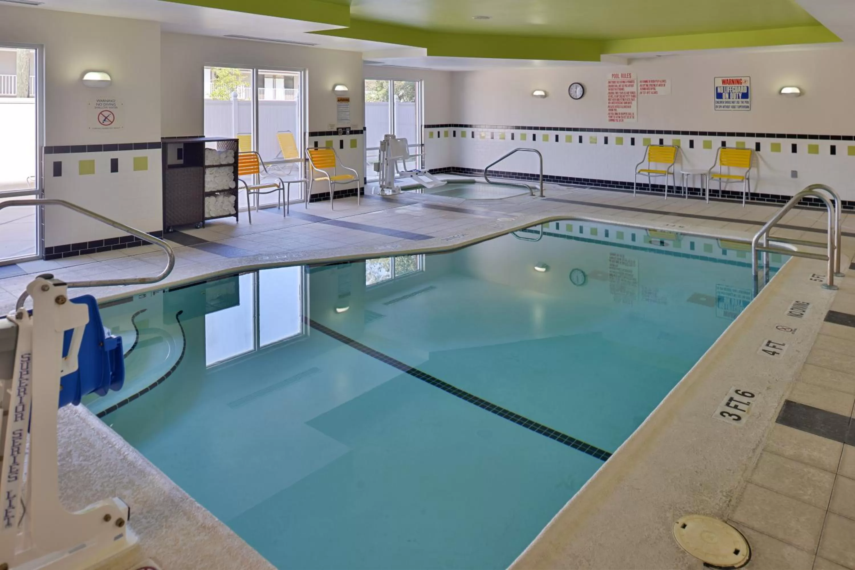 Swimming pool in Fairfield Inn & Suites Kingsland