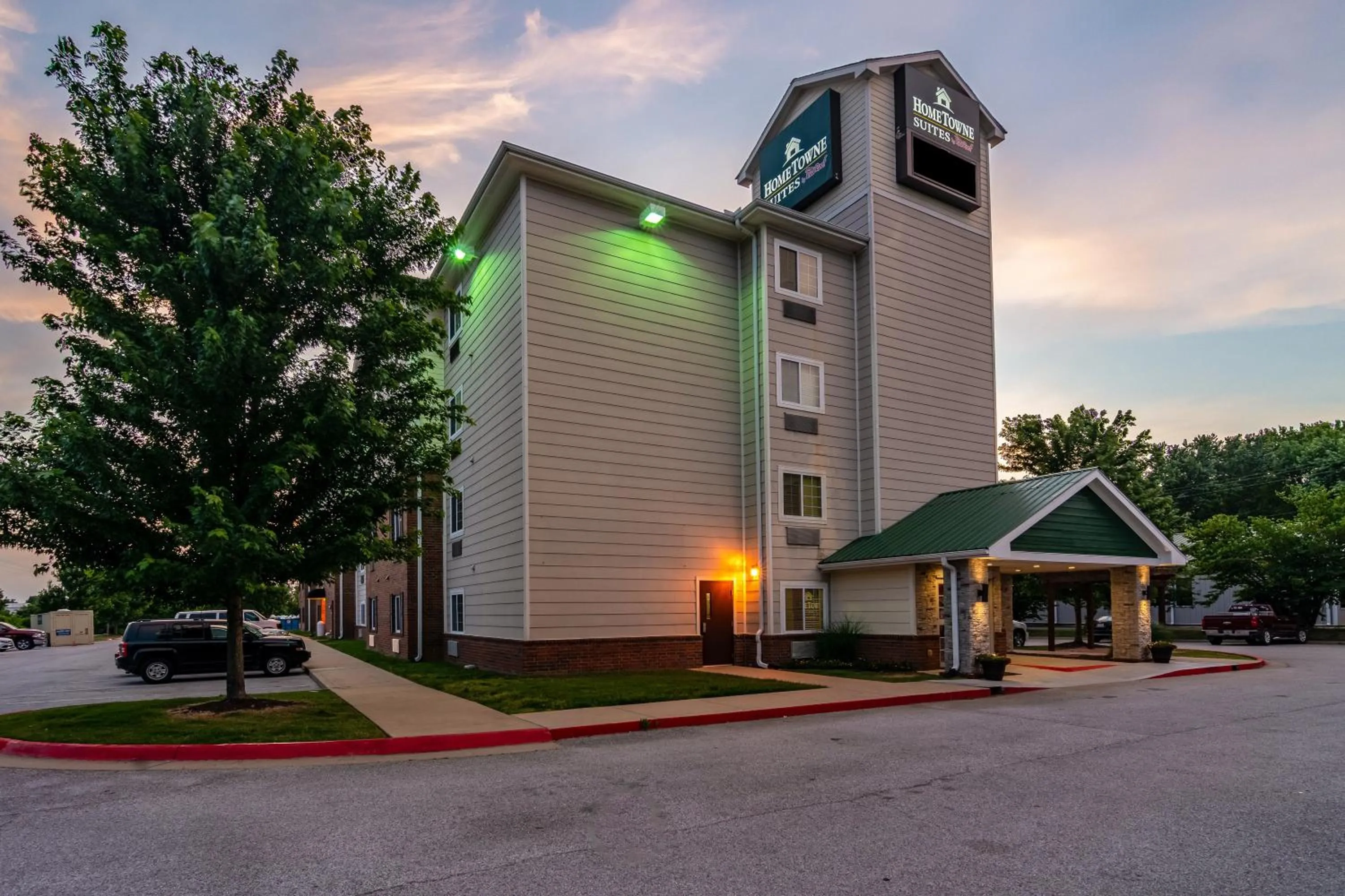 Property building in HomeTowne Studios & Suites by Red Roof Bentonville