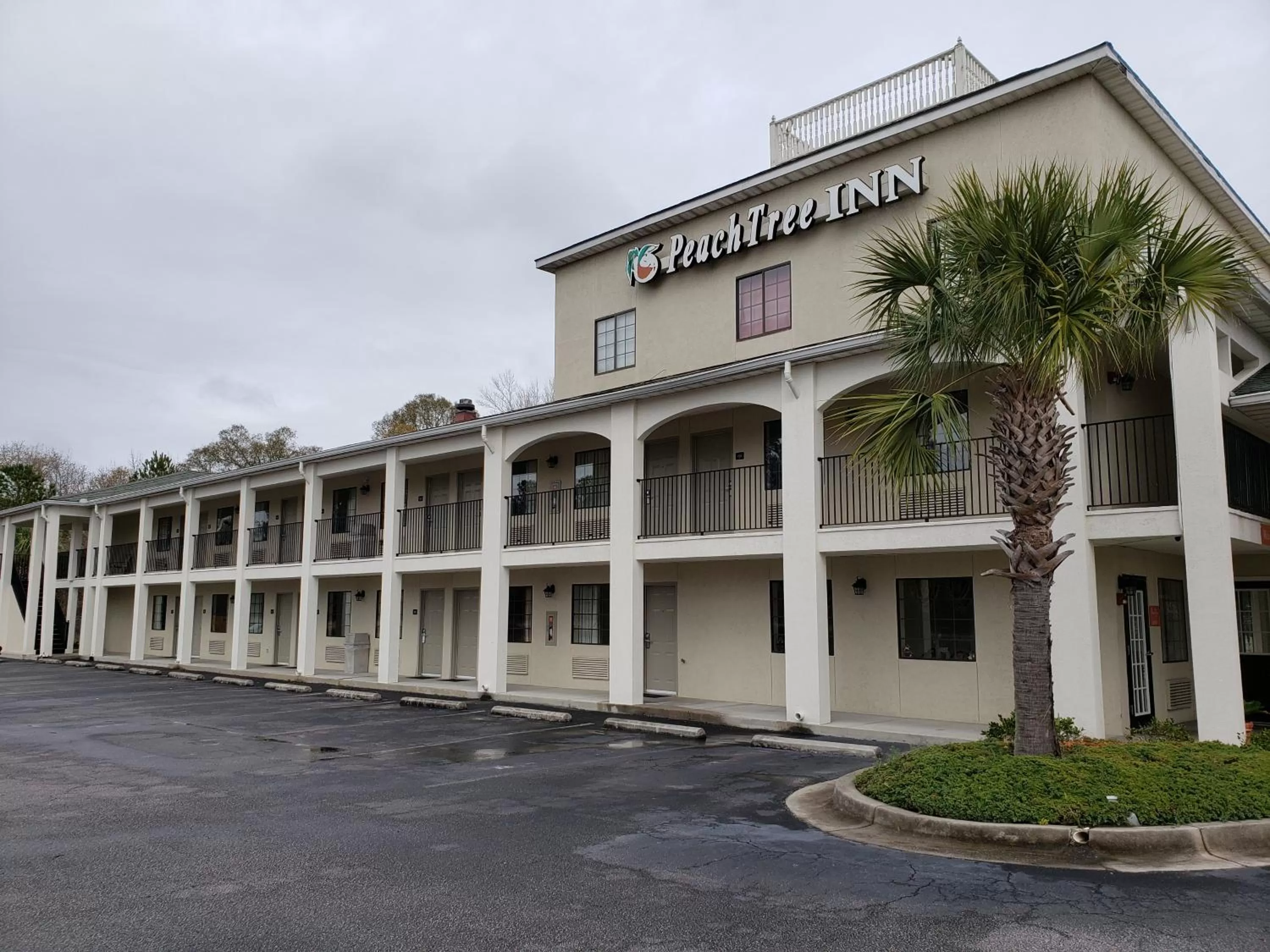 Property building in Peach Tree Inn