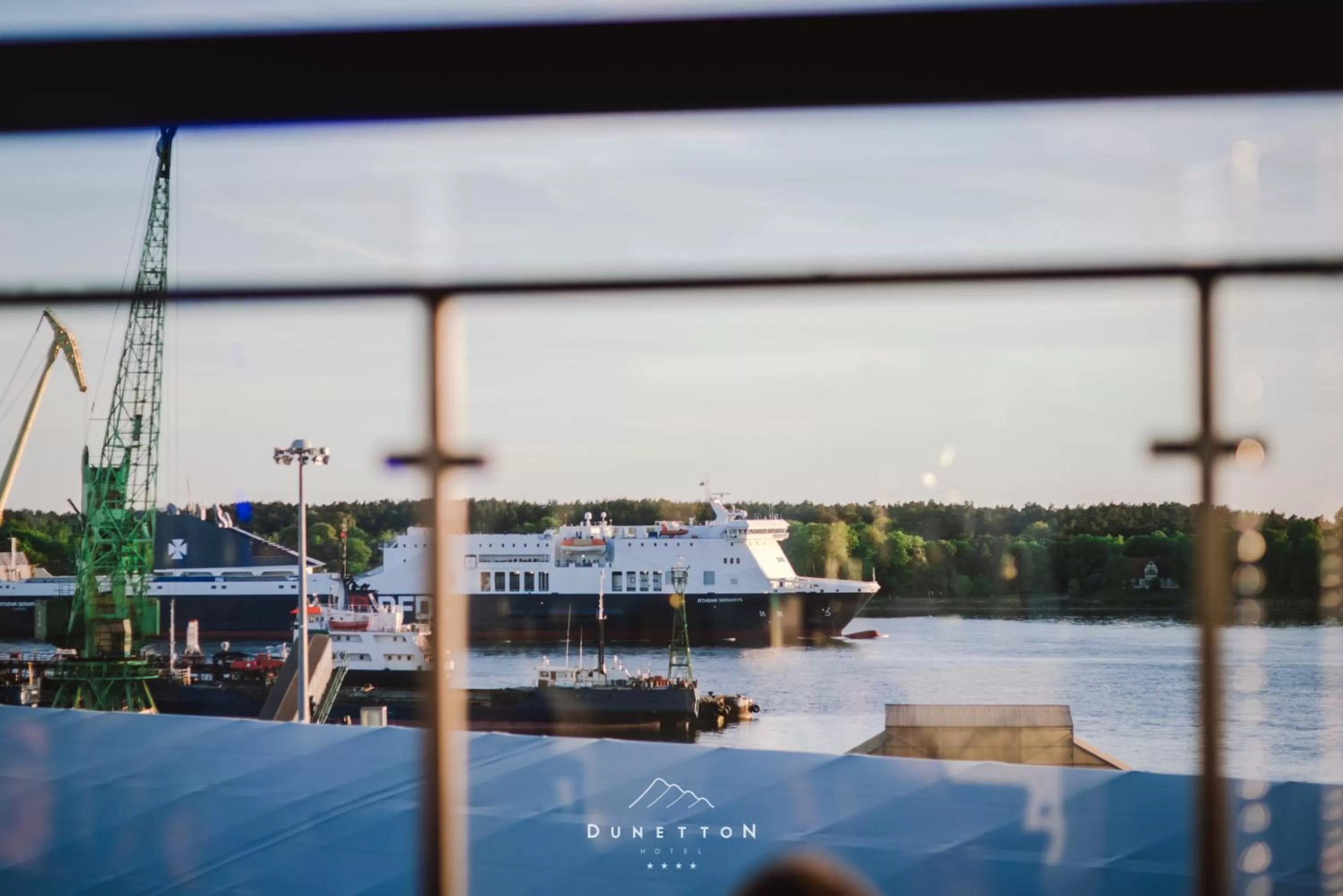 Property building in Dunetton - self check-in hotel