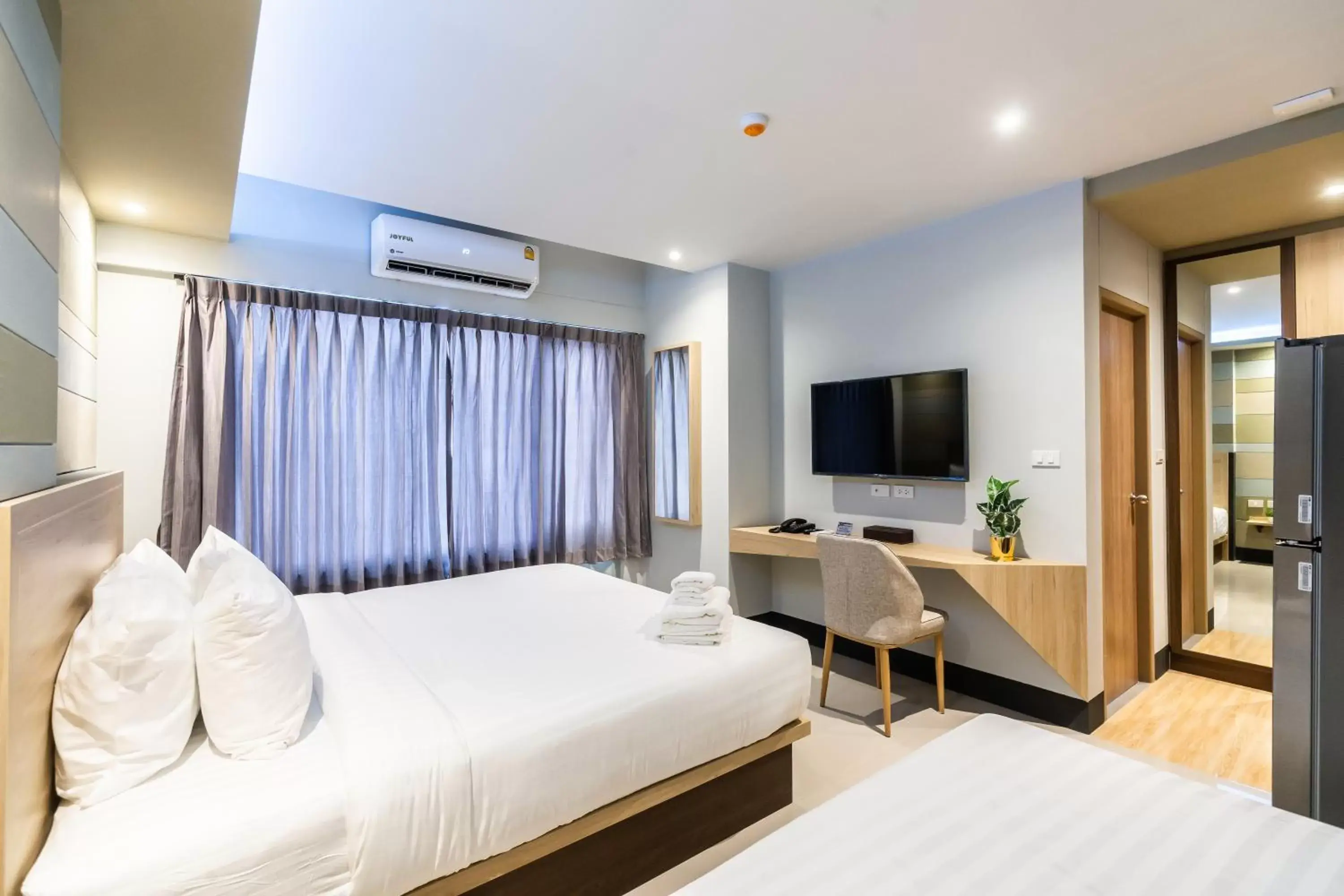 Deluxe Double Room in Hi Sotel Victory Monument Deluxe Double Room in Hi Sotel Victory Monument