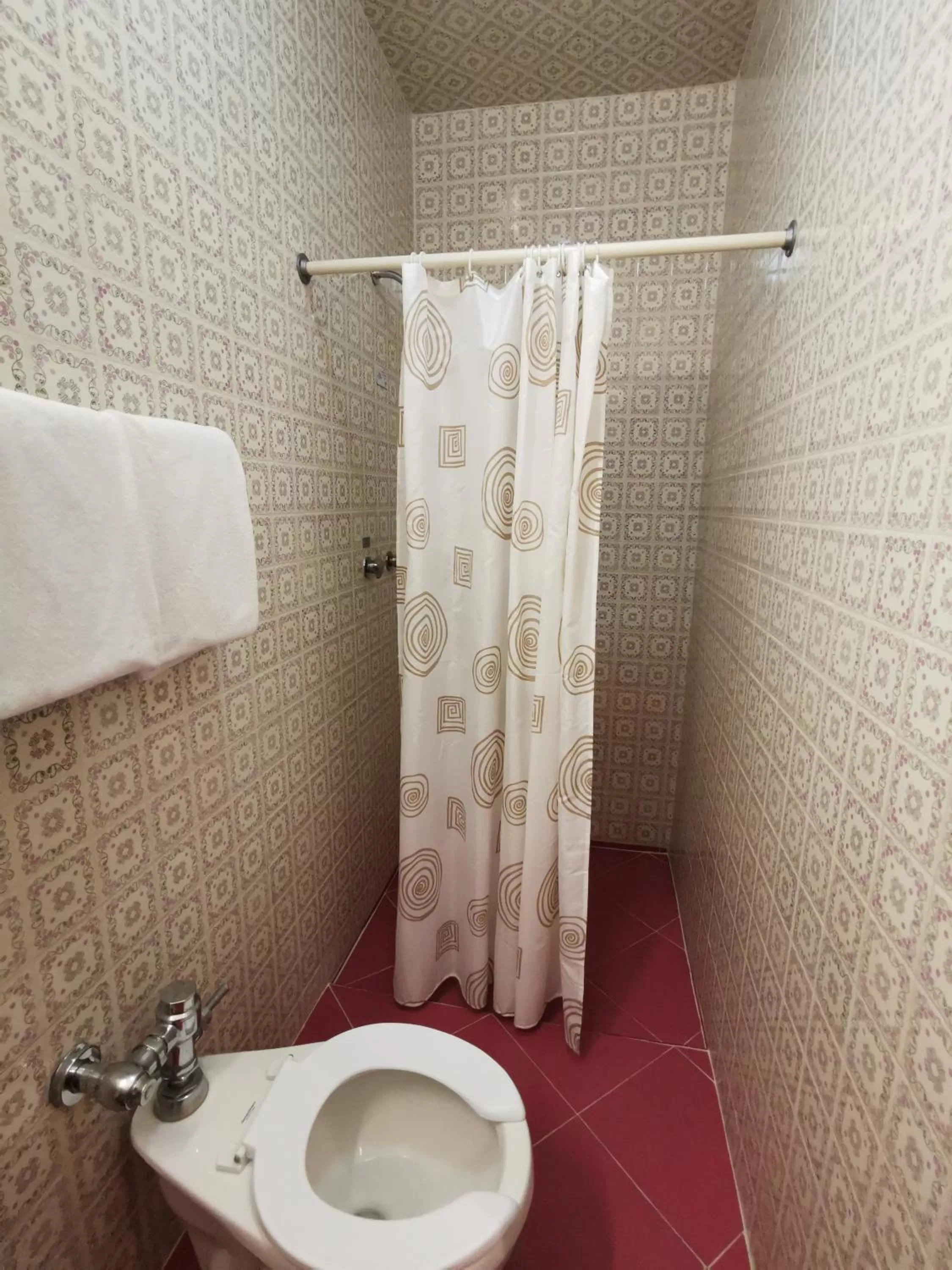 Bathroom in Hotel Monarca