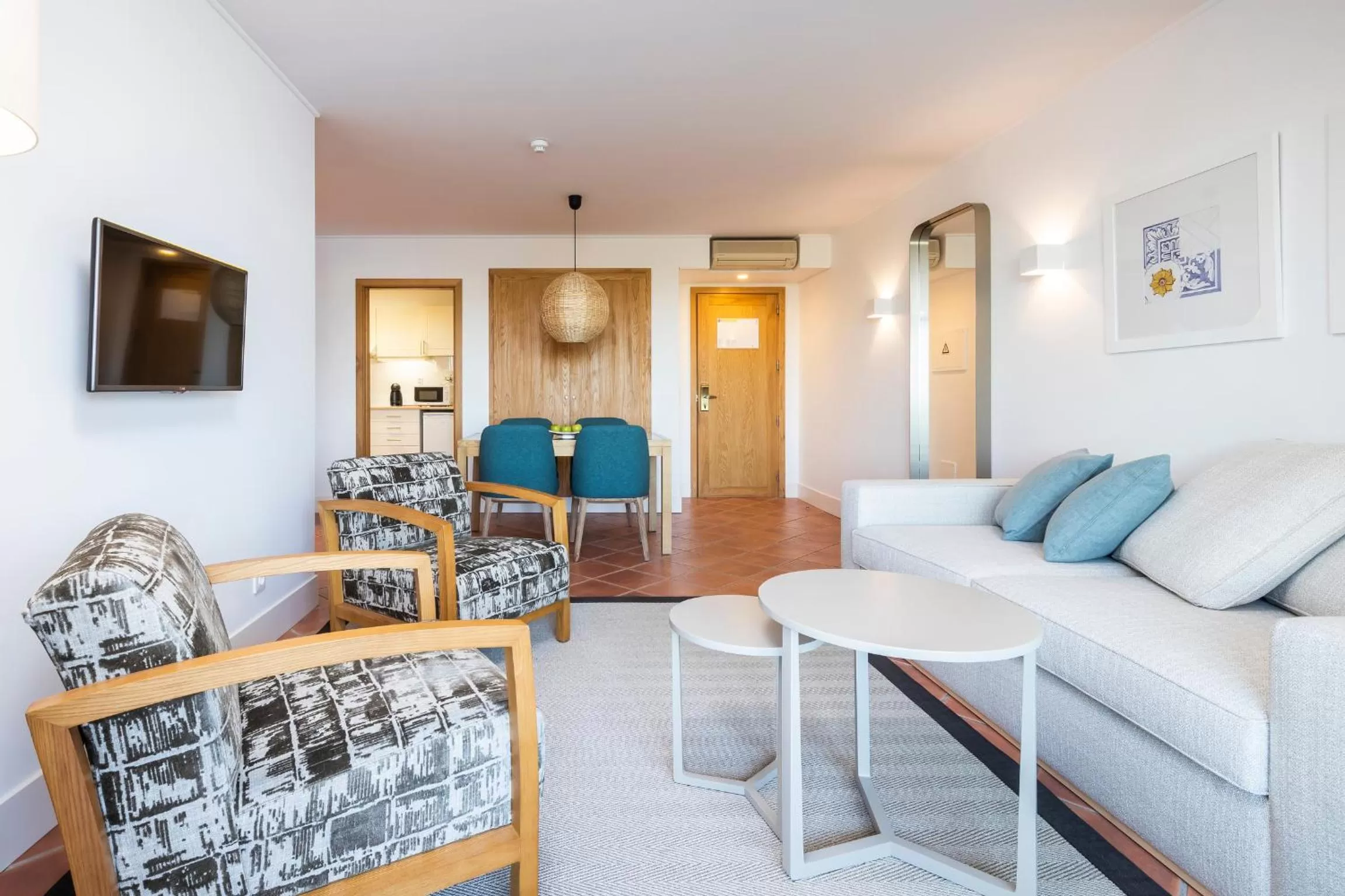 TV and multimedia in The Patio Suite Hotel