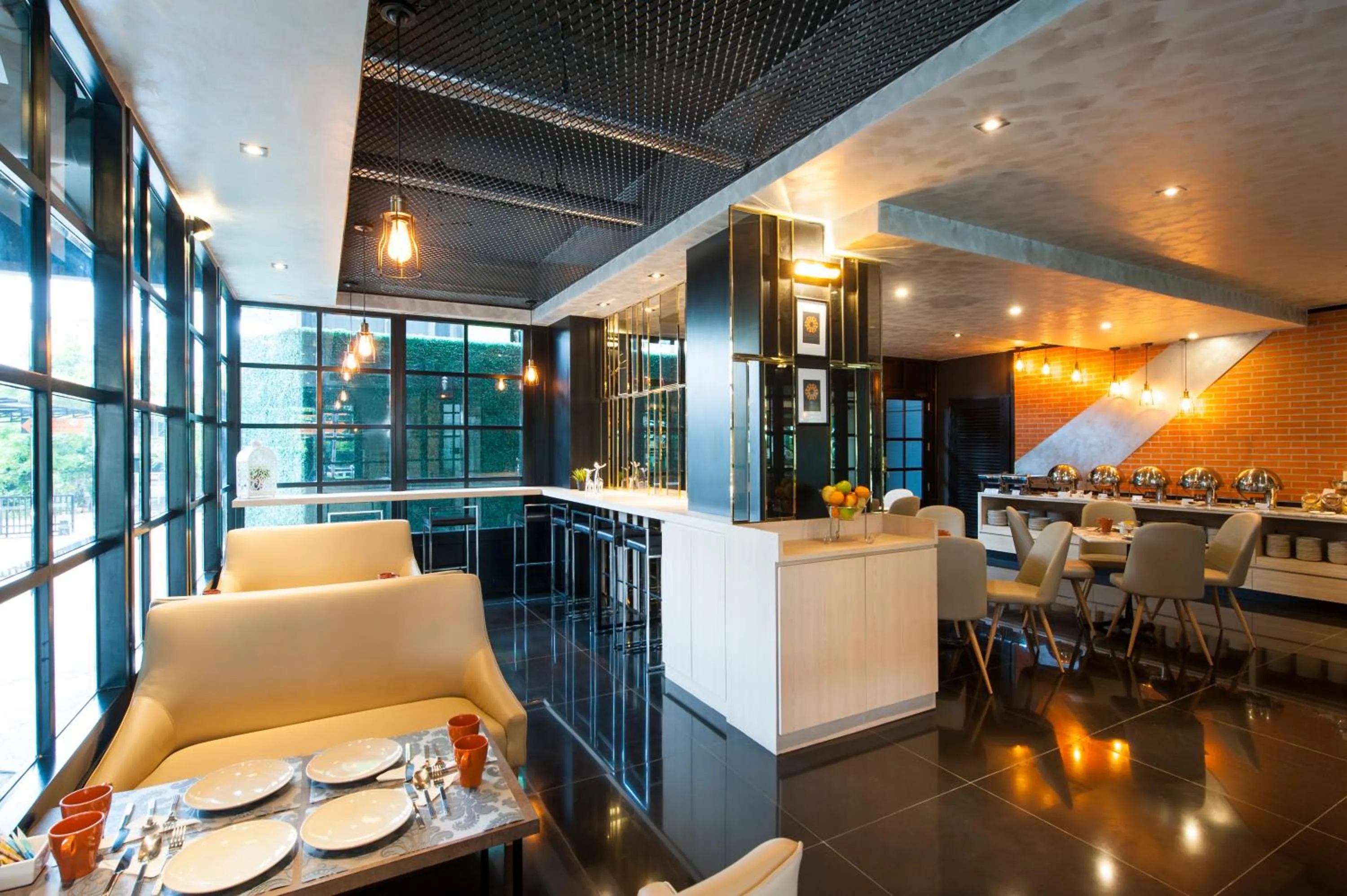 Restaurant/places to eat in Marigold Sukhumvit - Free Shuttle to BTS Bearing Station