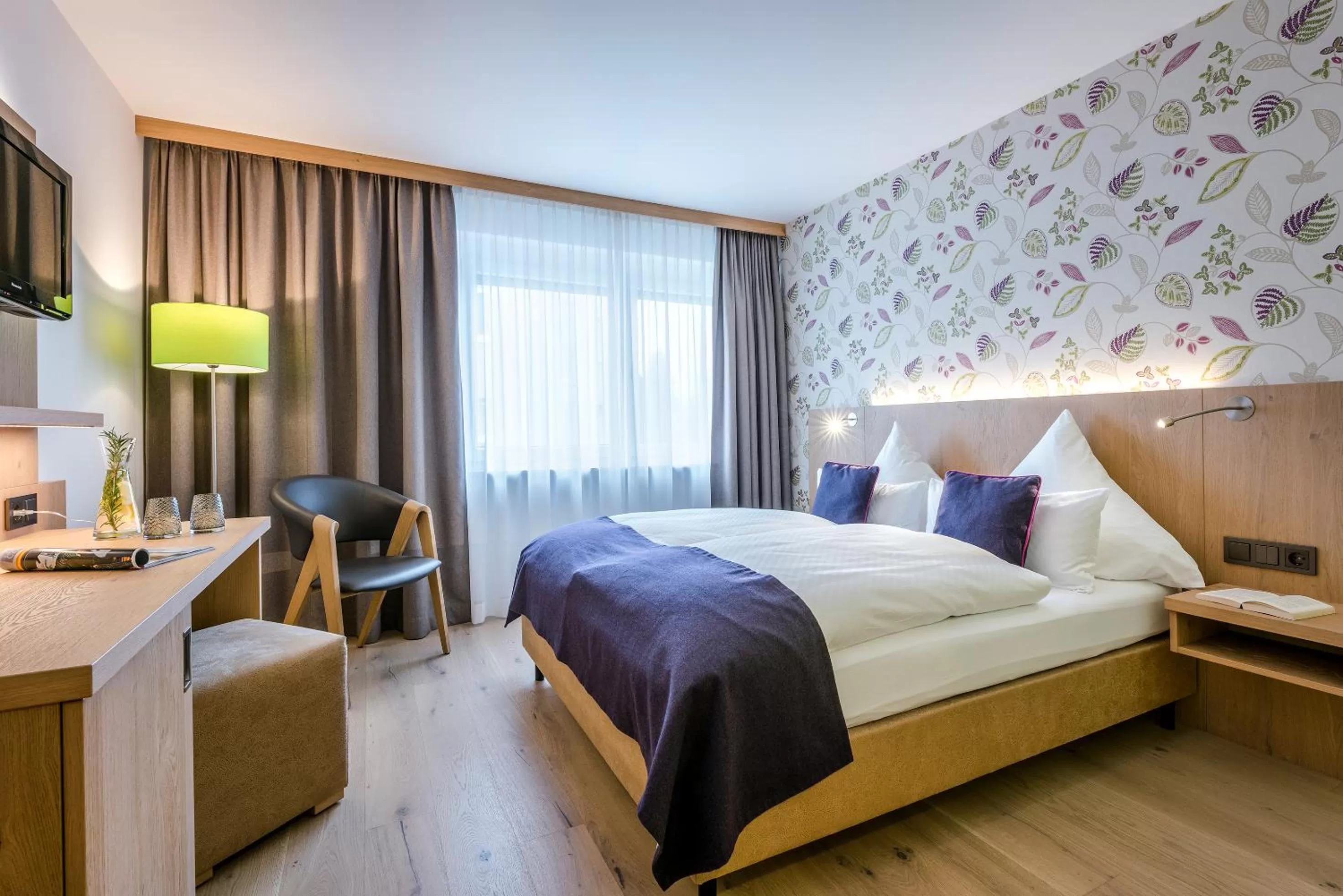 Bedroom, Bed in Hotel Krone