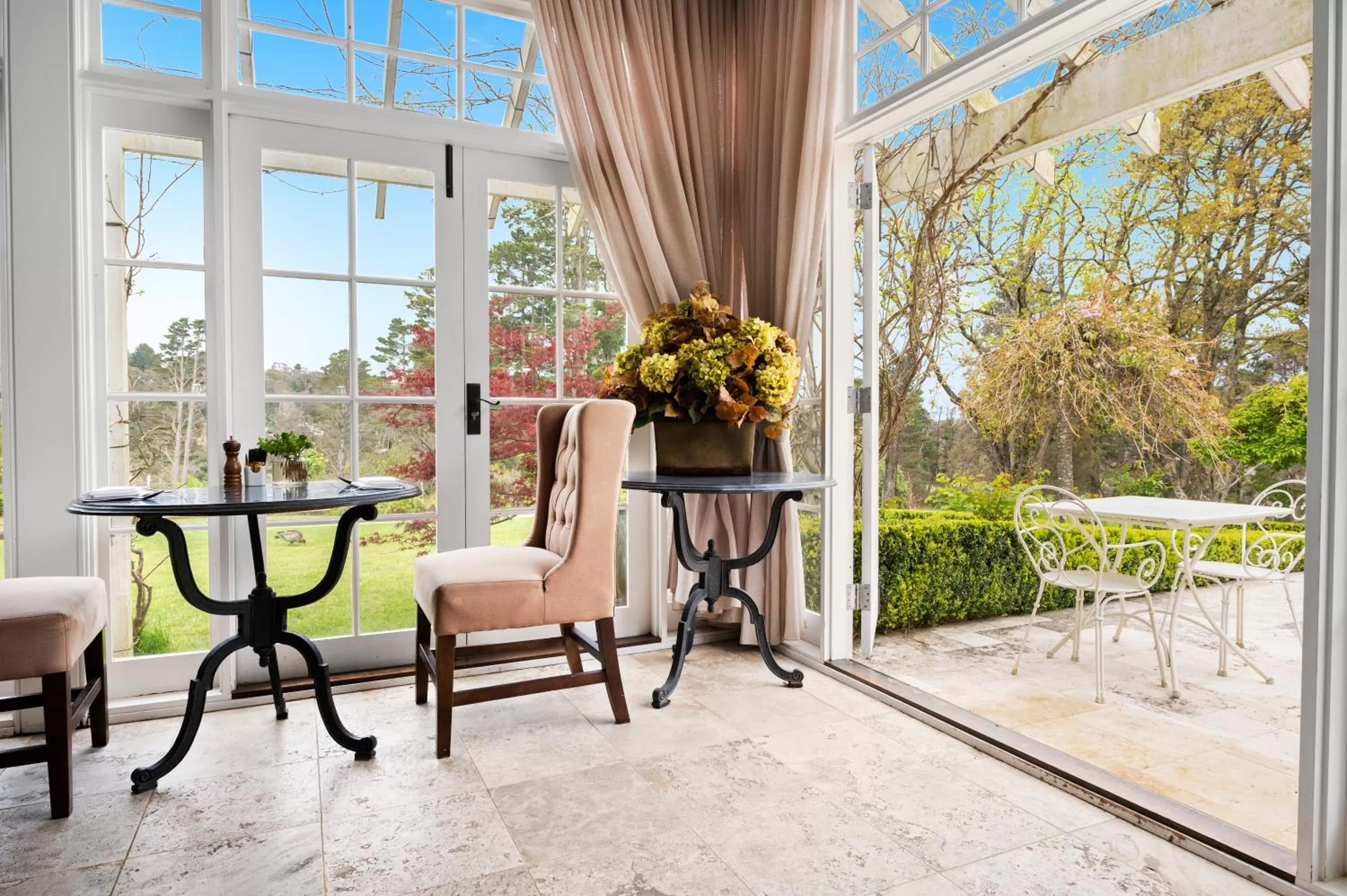 Patio in Parklands Country Gardens & Lodges Blue Mountains