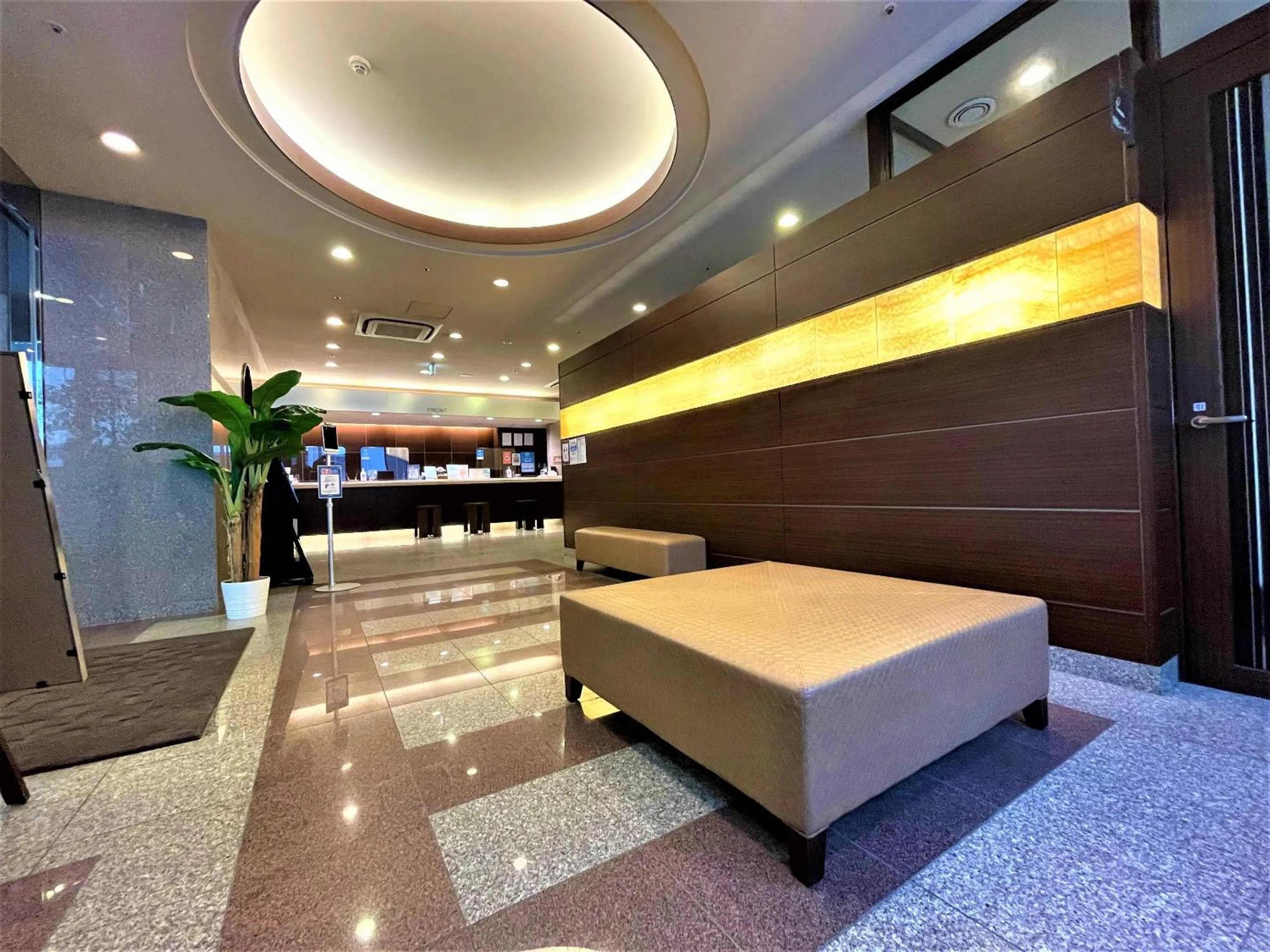 Lobby or reception in Hotel Route-Inn Hakata Ekimae -Hakataguchi-