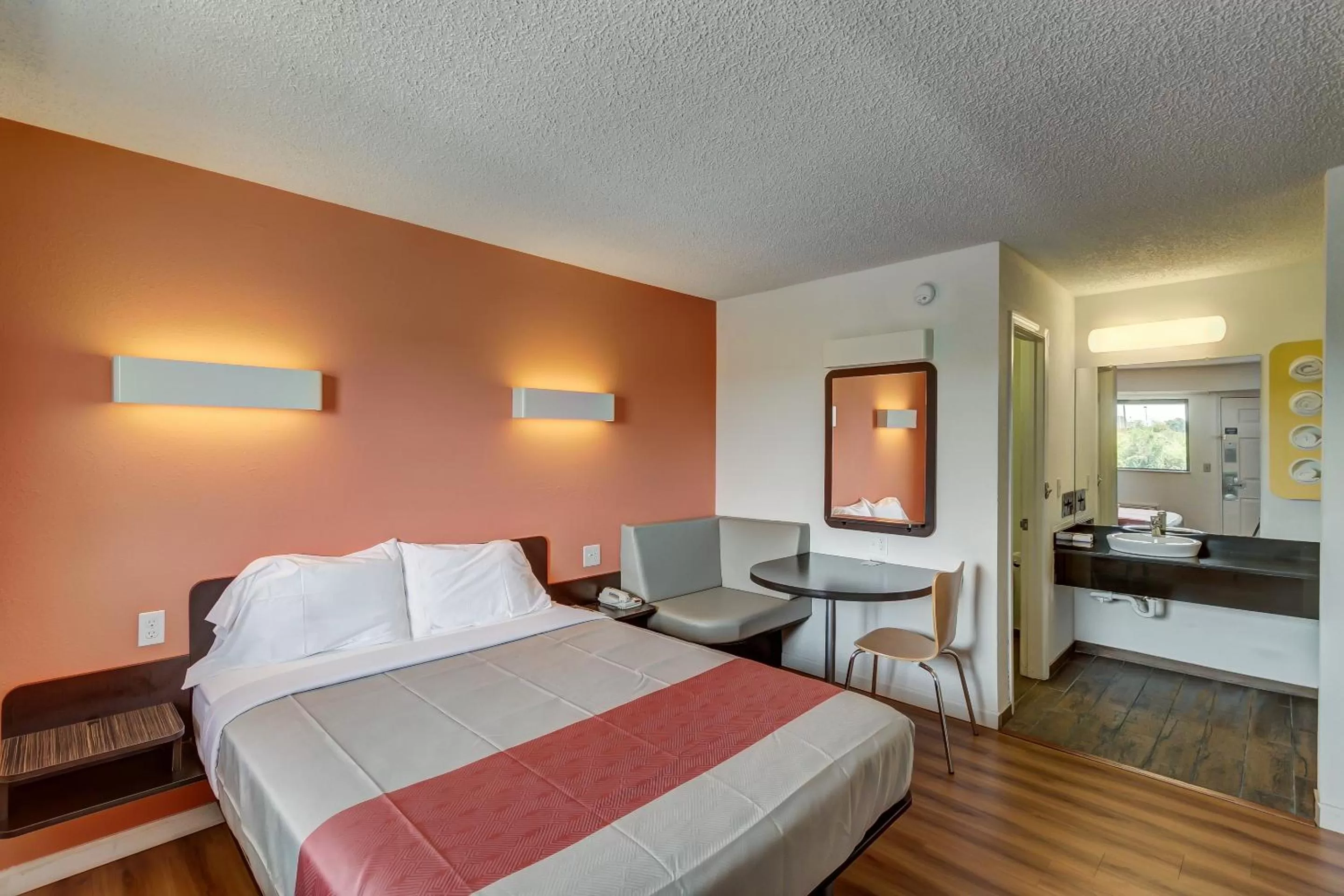 Photo of the whole room, Bed in Motel 6-Berea, KY