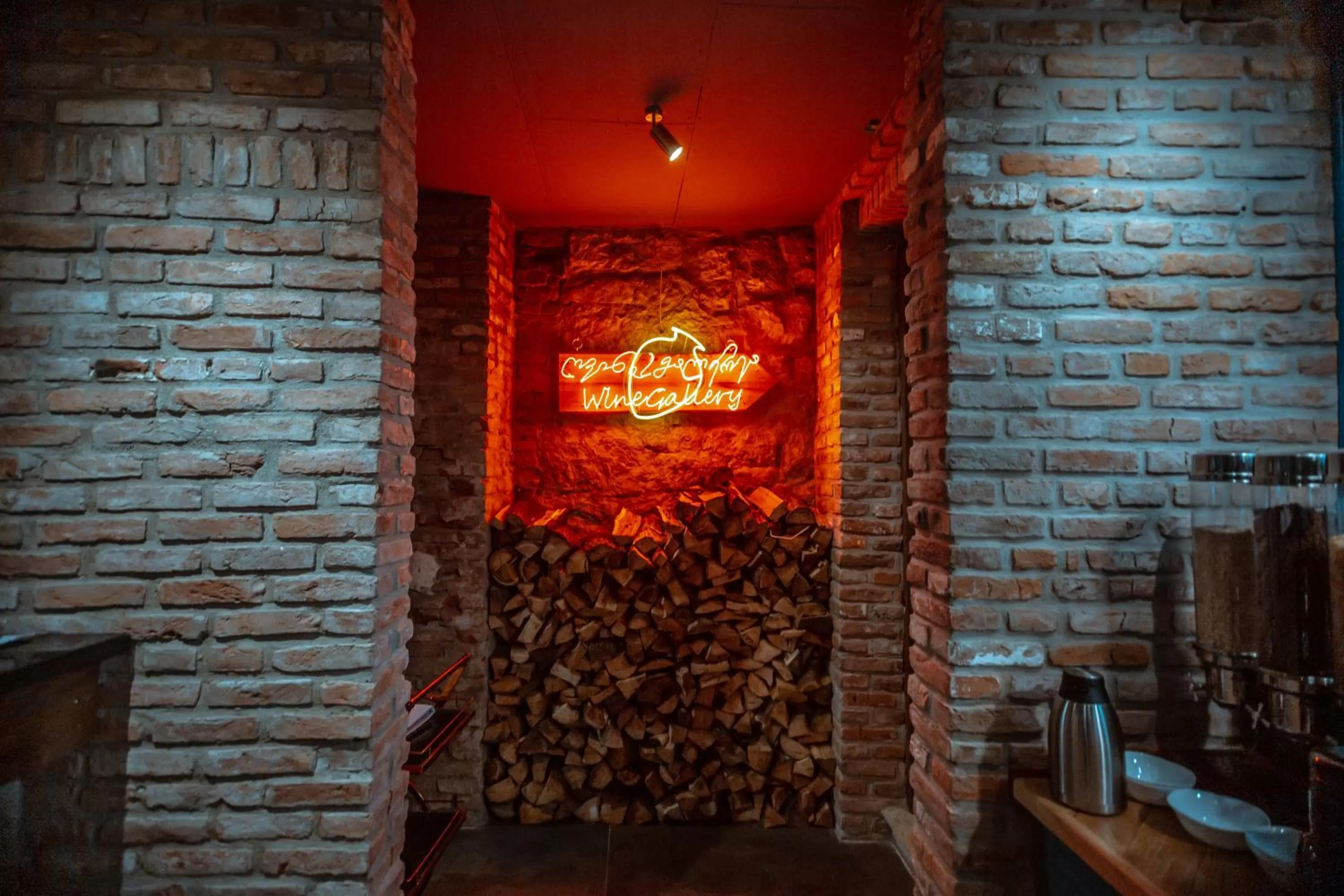 Restaurant/places to eat in Grand Opera Hotel