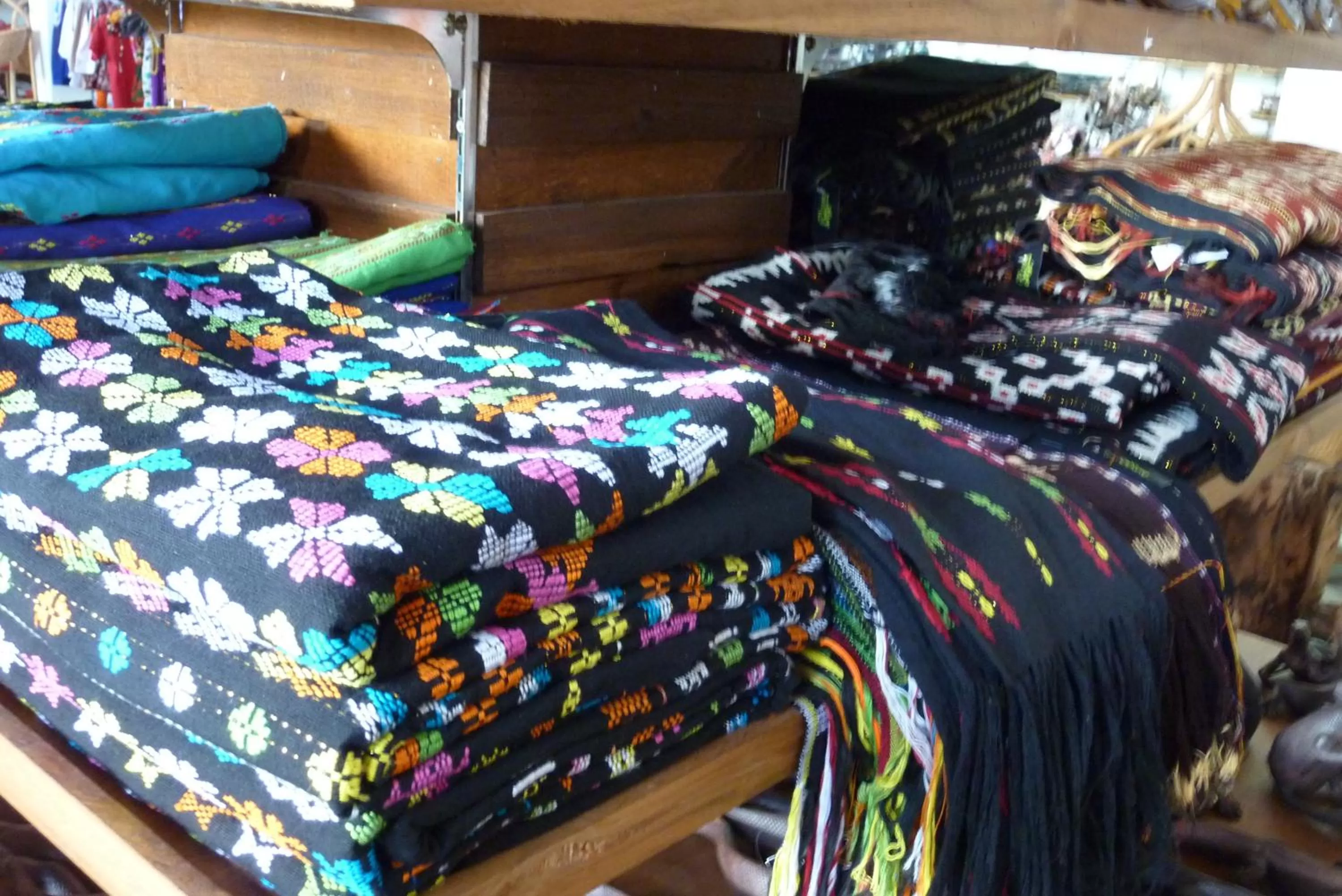 On-site shops in Exotic Komodo Hotel