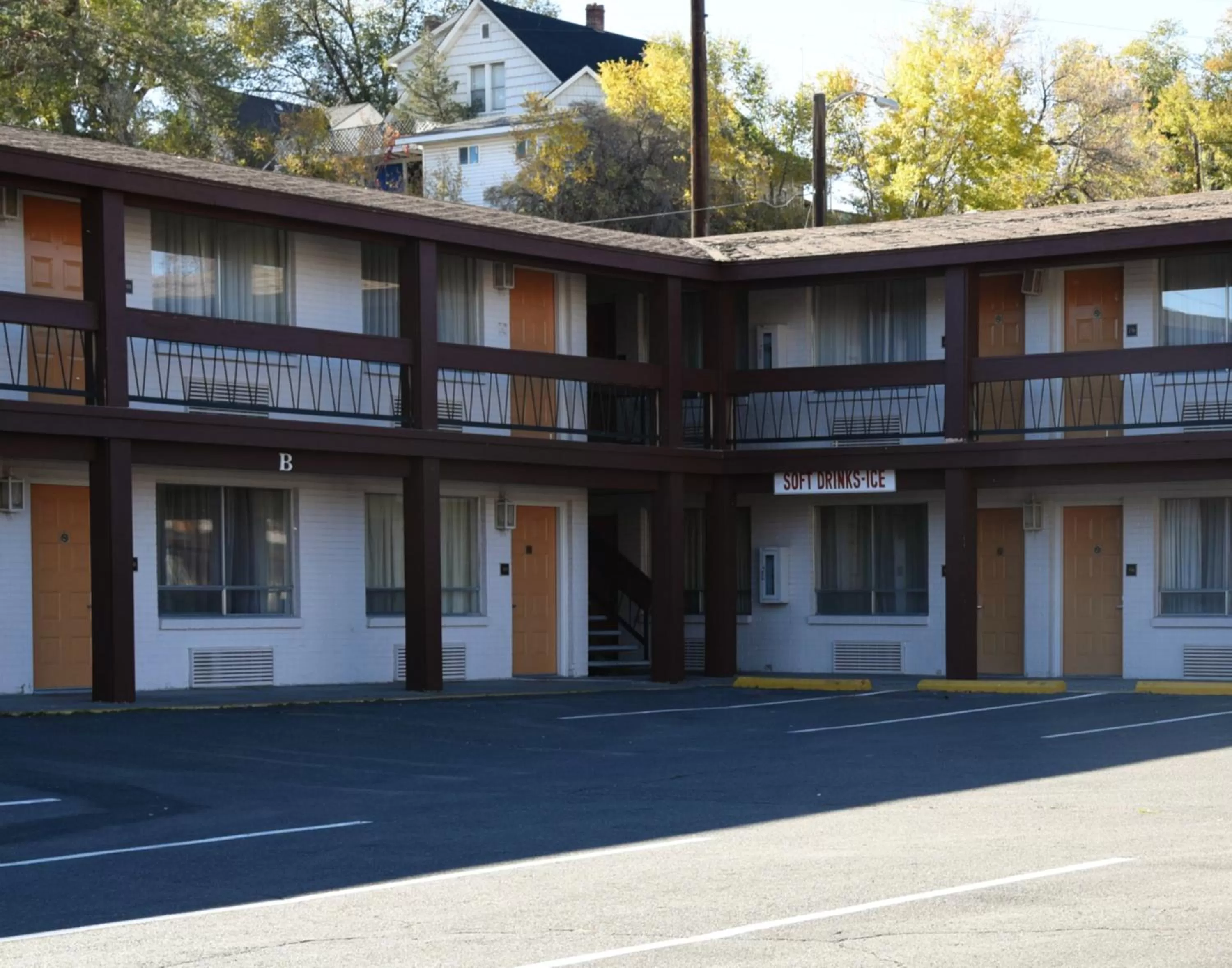 Property building in Thunderbird Motel
