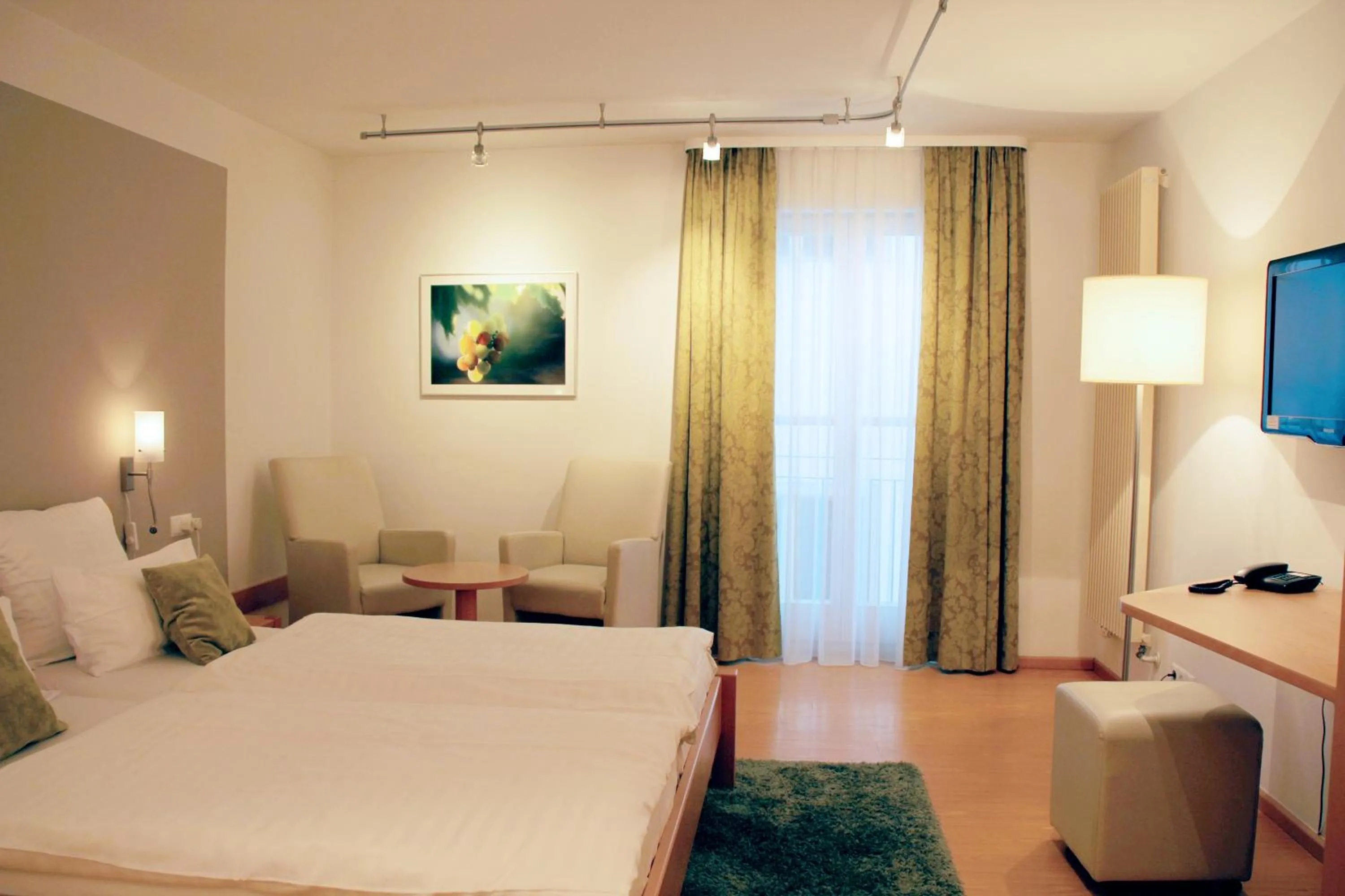 Photo of the whole room, Bed in Hotel Tuchhaus