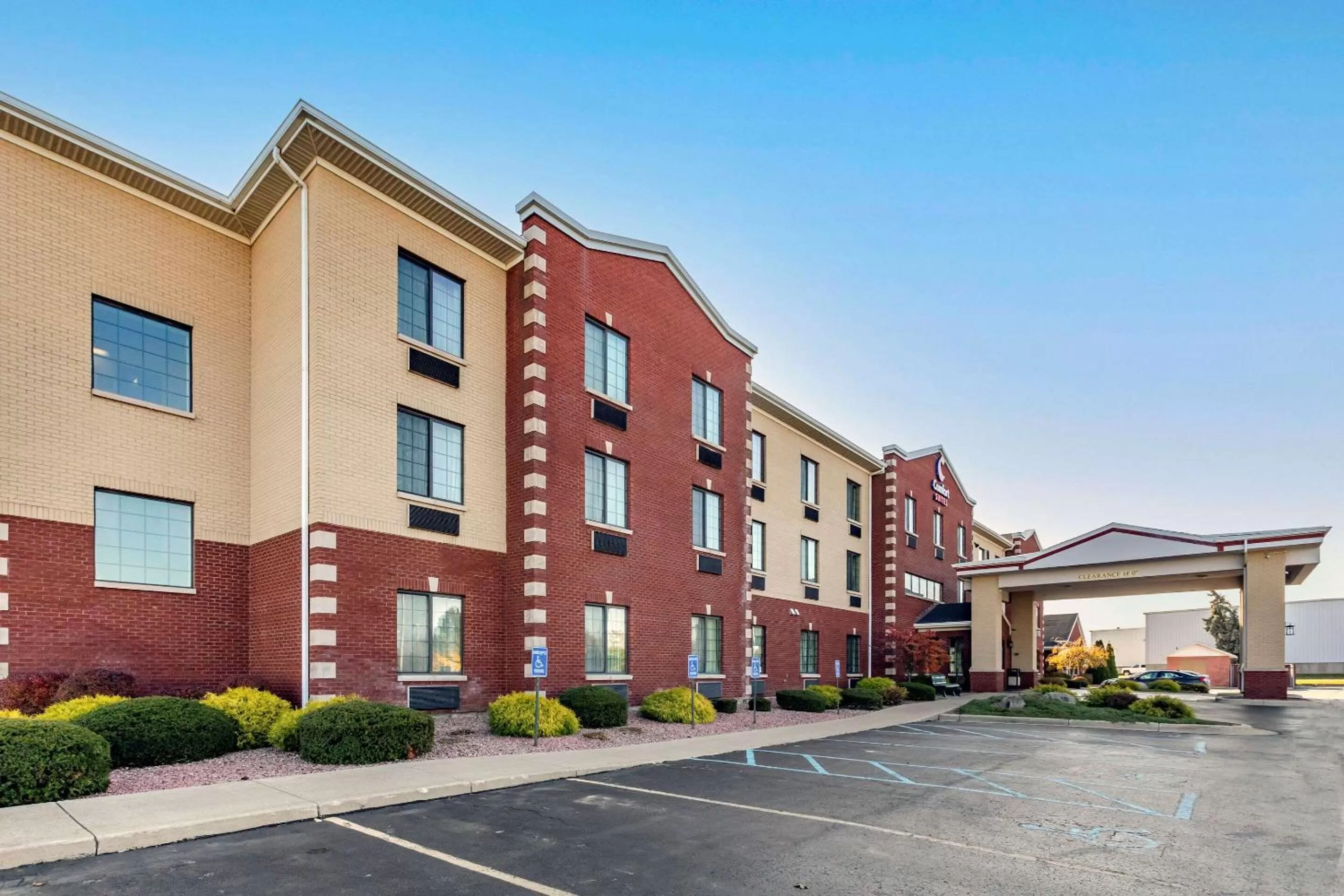 Property building in Comfort Suites Grand Rapids South