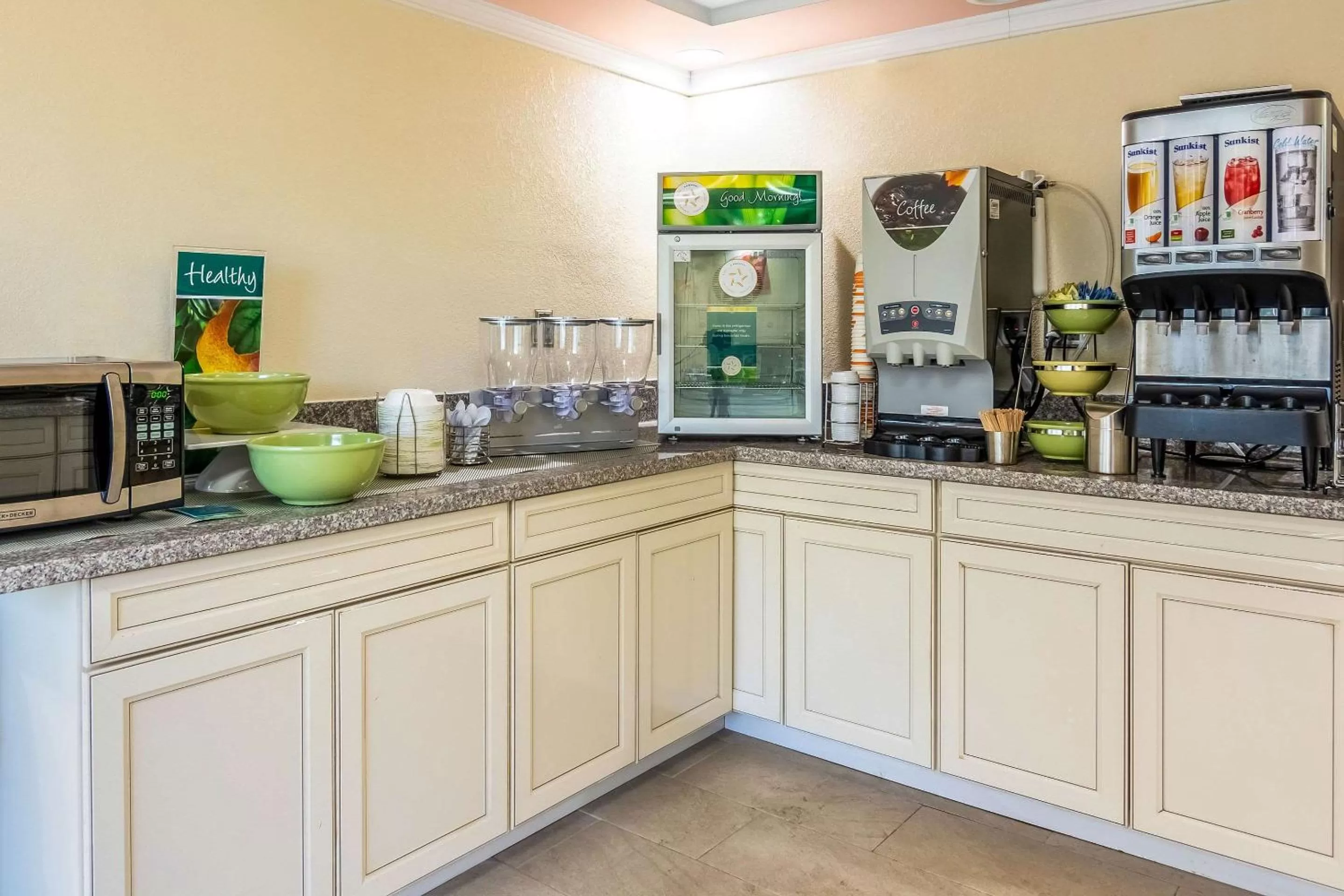 Restaurant/places to eat in Quality Inn Central