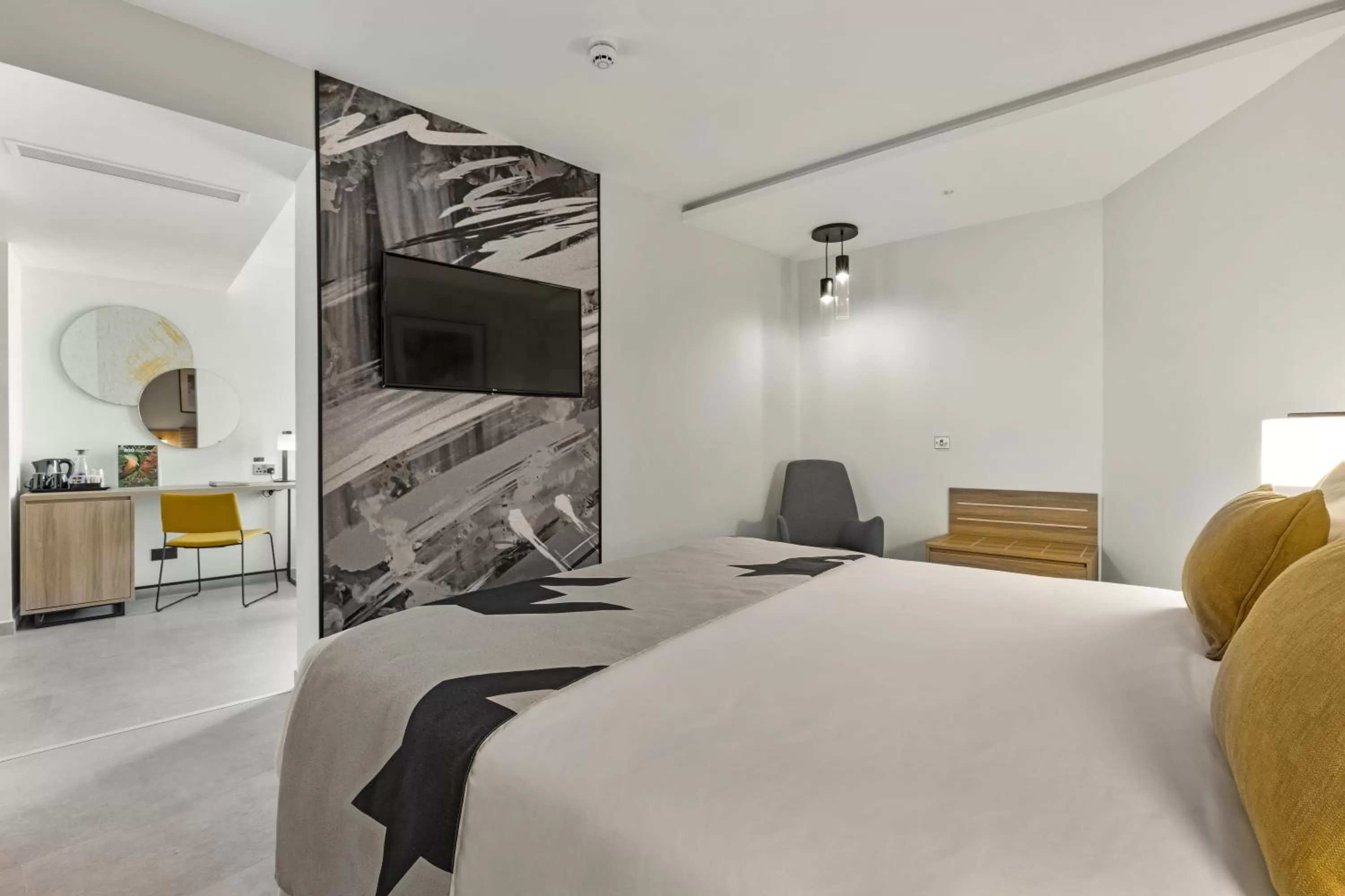 TV and multimedia, Bed in Riu Plaza London Victoria