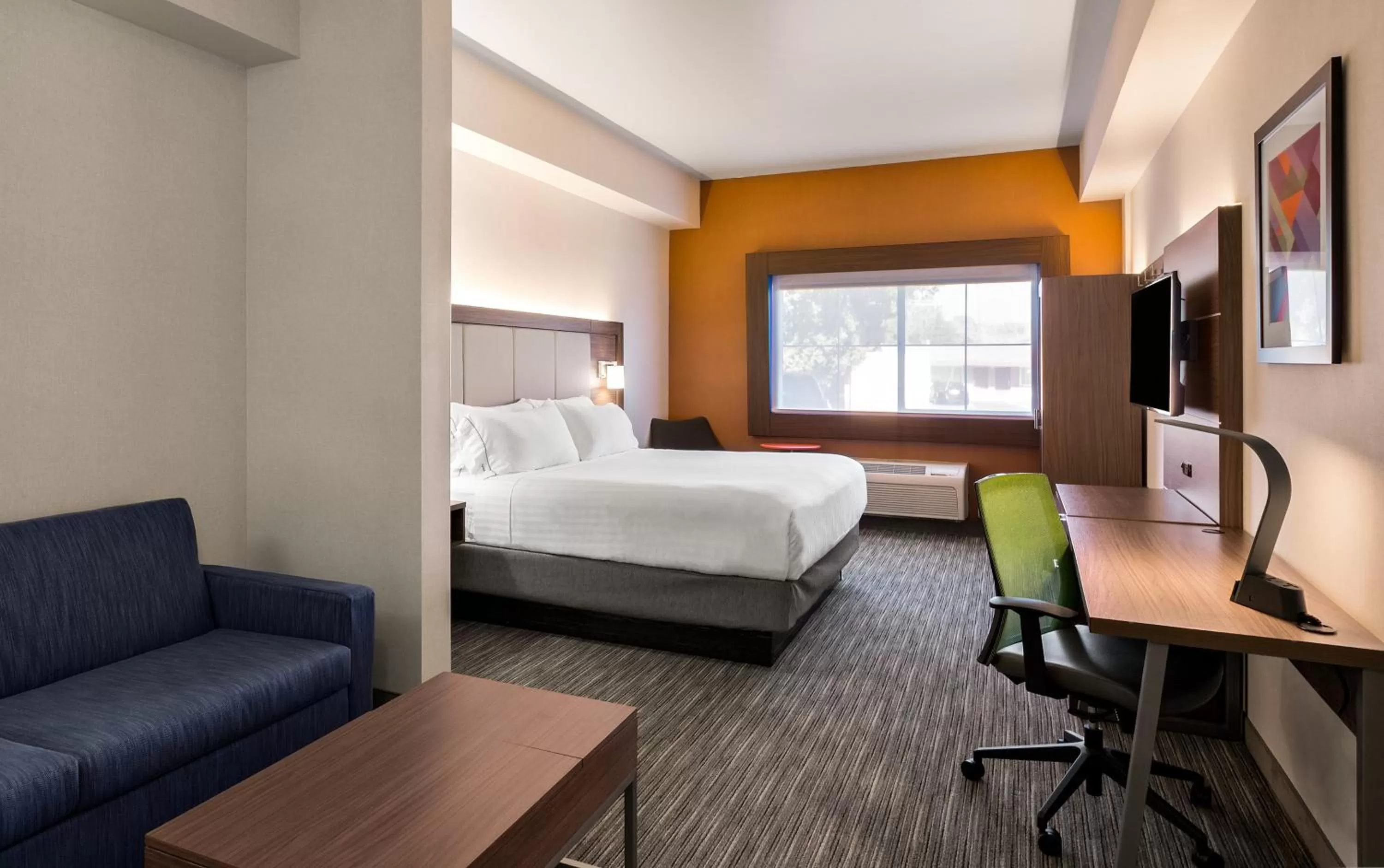 Photo of the whole room, Bed in Holiday Inn Express Hotel & Suites Oroville Southwest by IHG