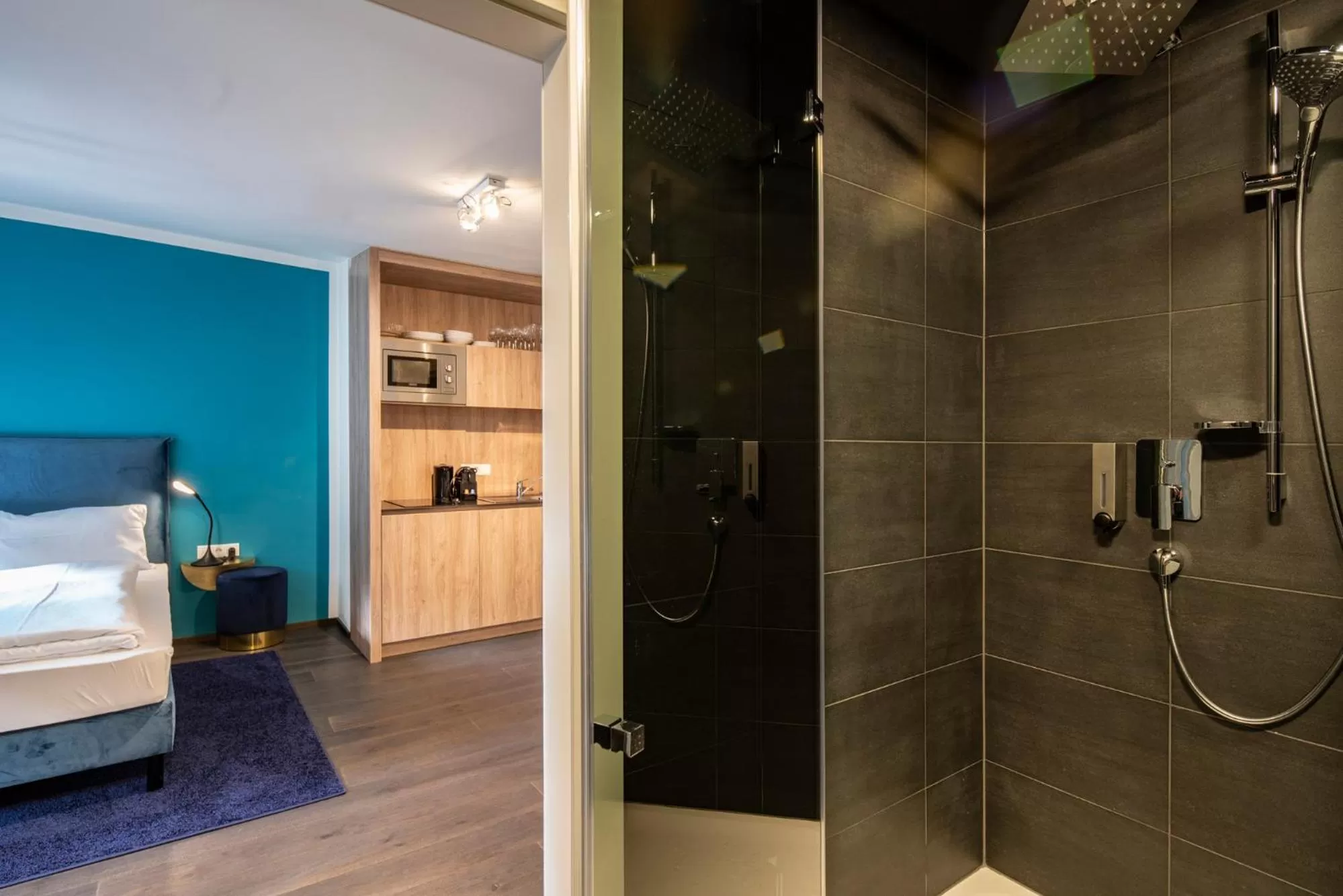 Shower, Bed in Blackhome Innsbruck Boutique I contactless check-in