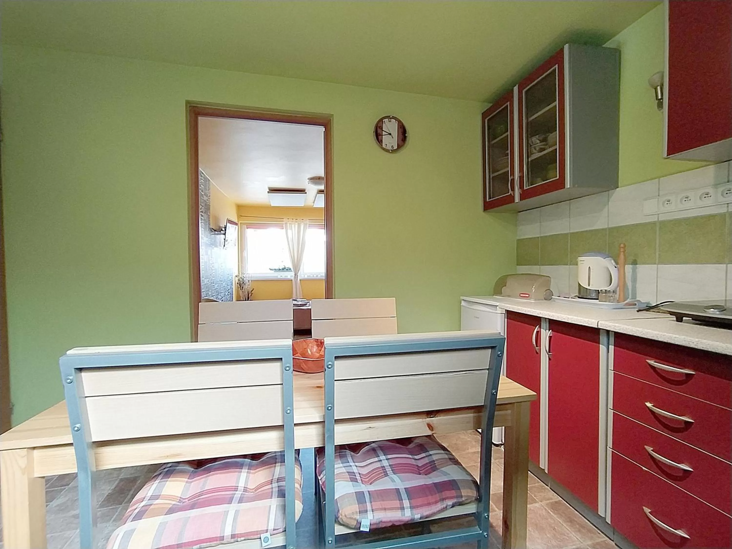 Kitchen or kitchenette in Willa Mozaika