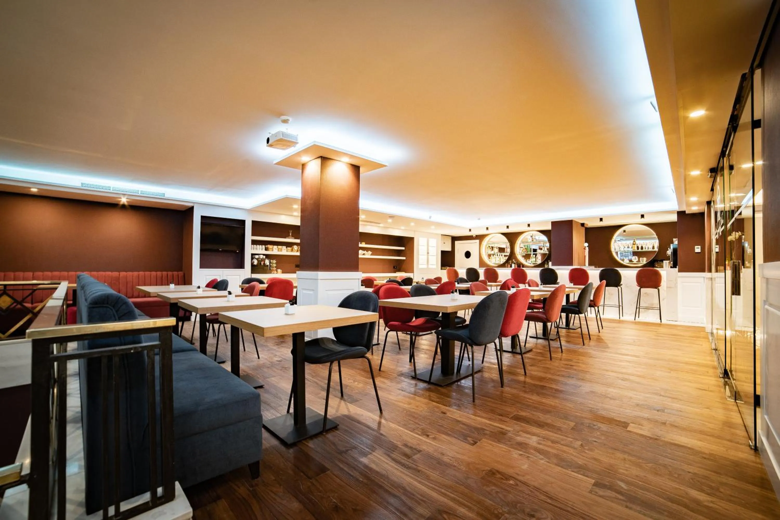 Restaurant/places to eat in Hotel Colón Plaza