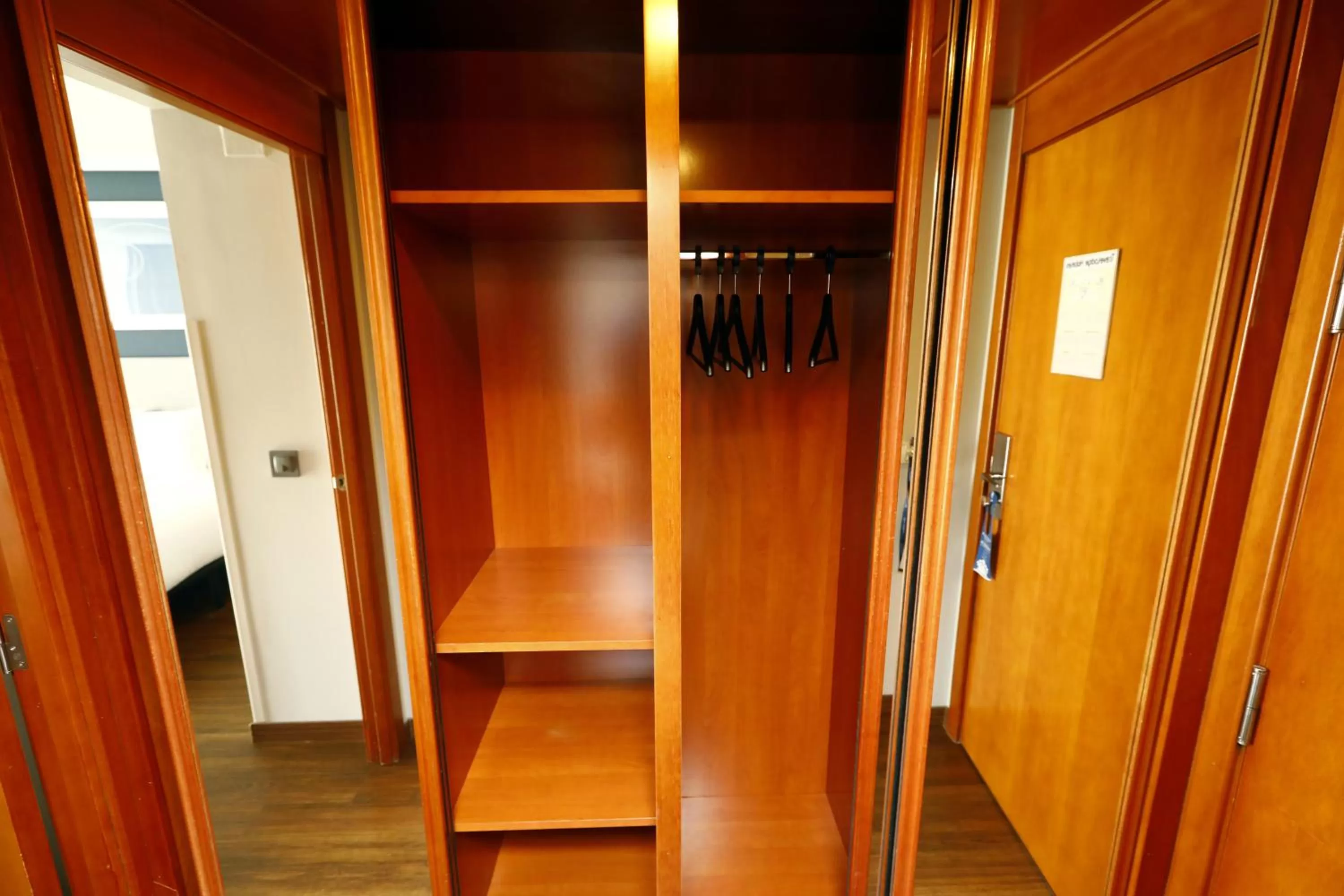 wardrobe in Travelodge Madrid Coslada Aeropuerto