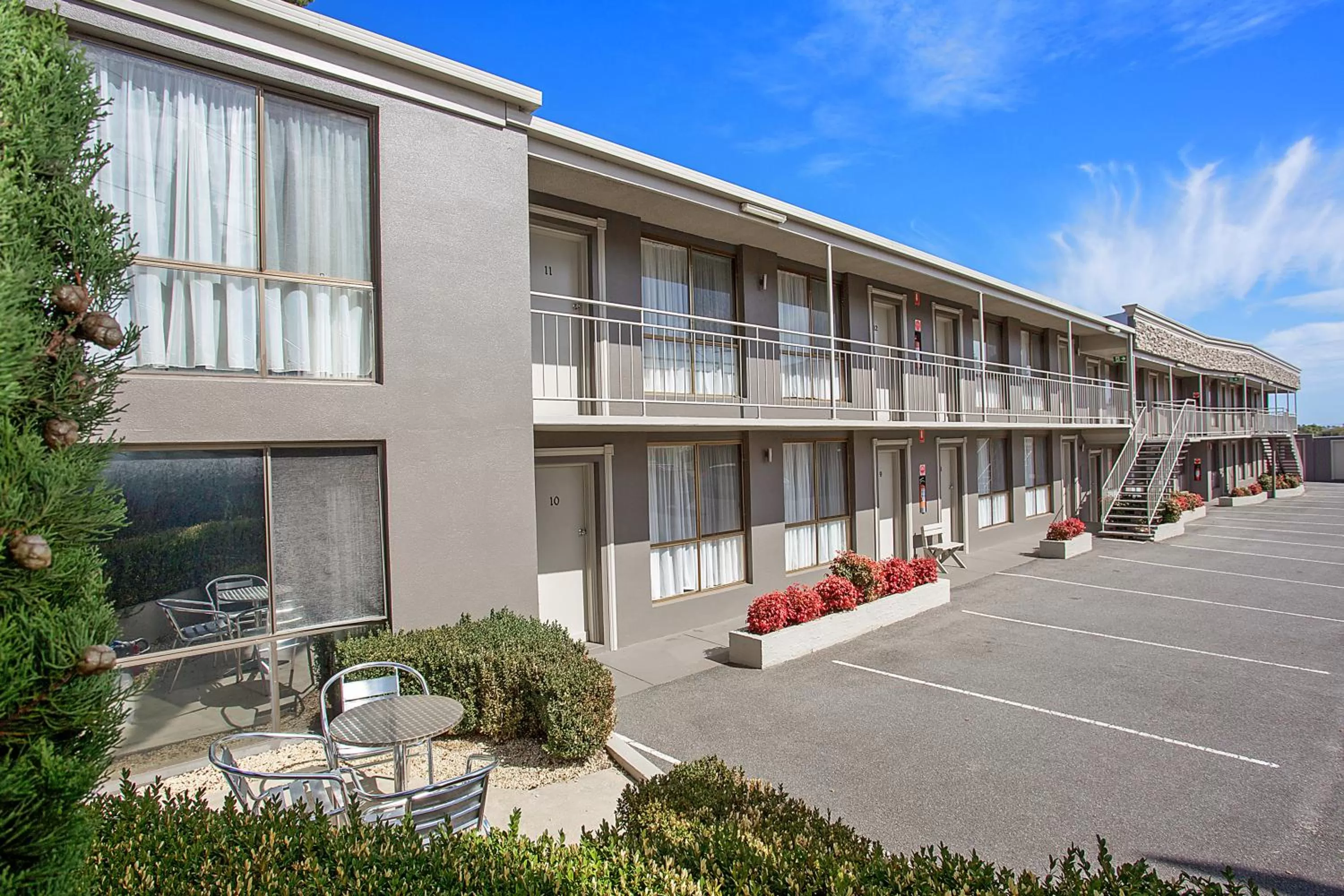 Property building in Comfort Inn On Raglan