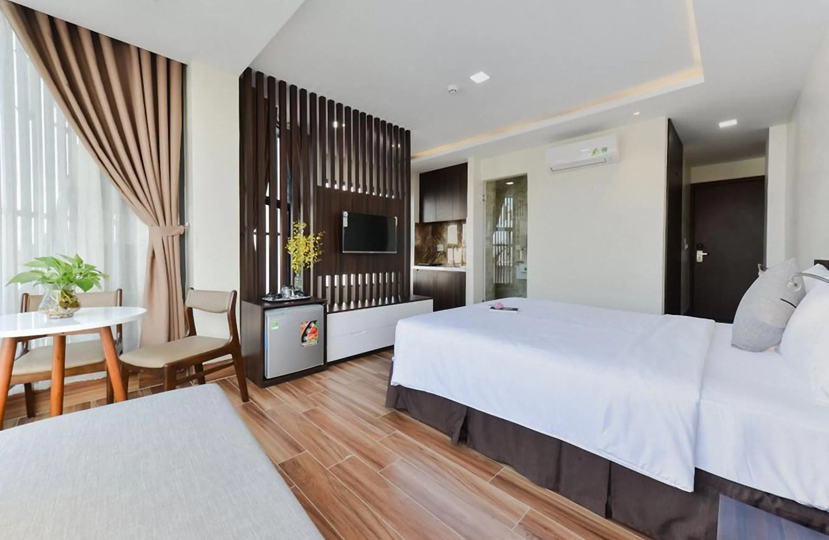 Photo of the whole room, Bed in Yen Vang Hotel & Apartment Nha Trang