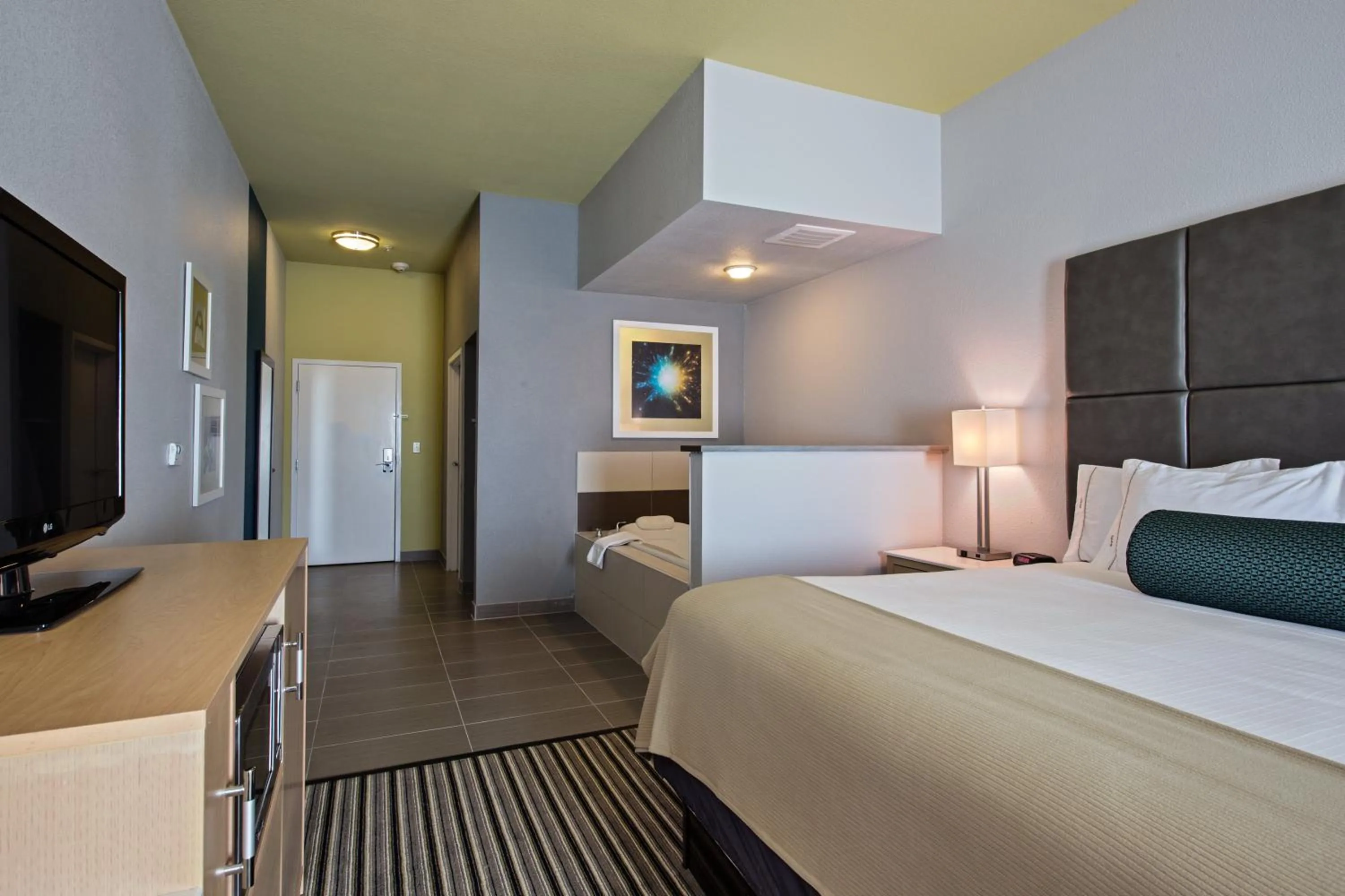 Bedroom, Bed in Holiday Inn Express & Suites Carlisle - Harrisburg Area by IHG