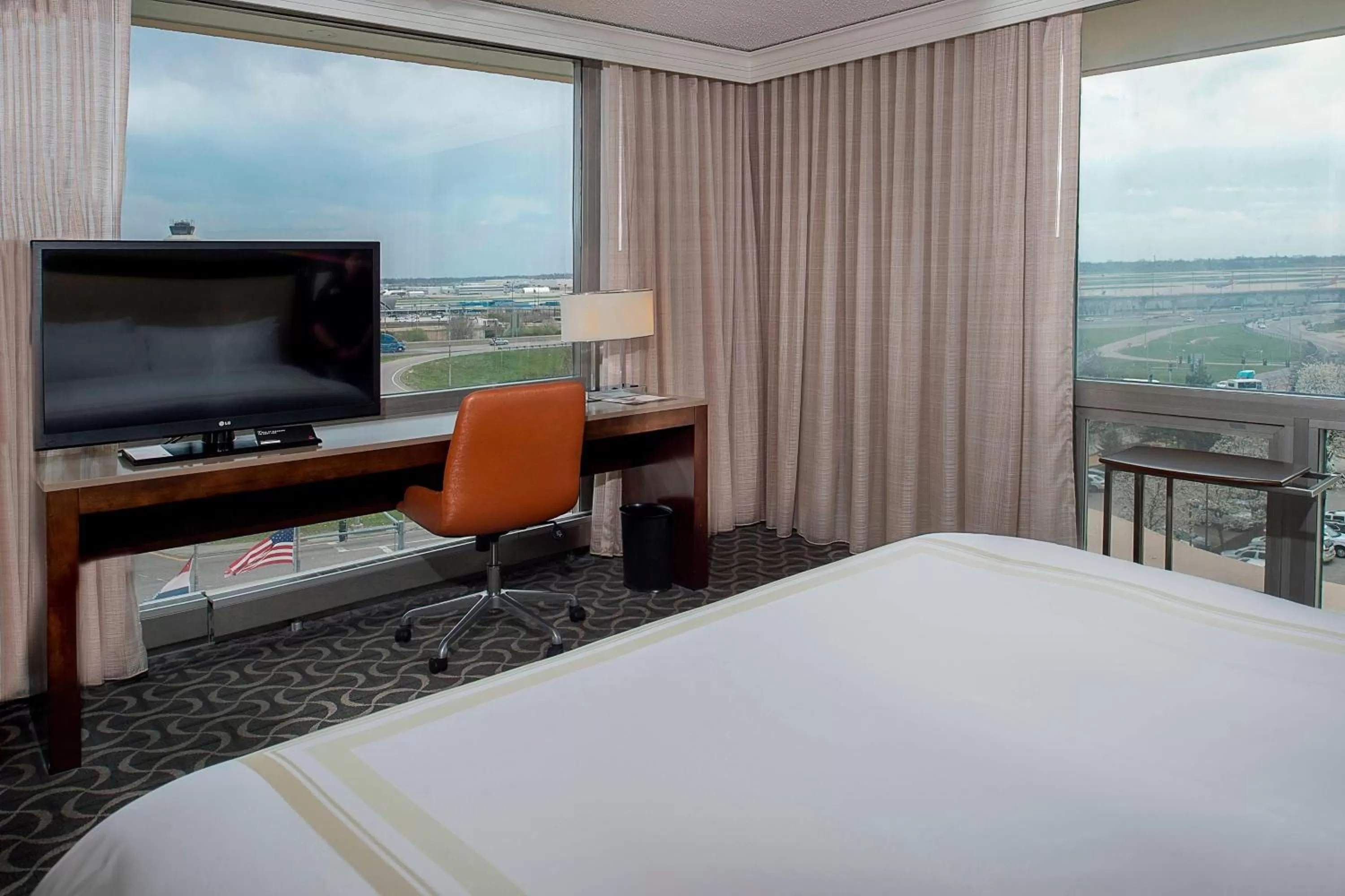 Standard King Room - Hearing Accessible in Marriott St. Louis Airport