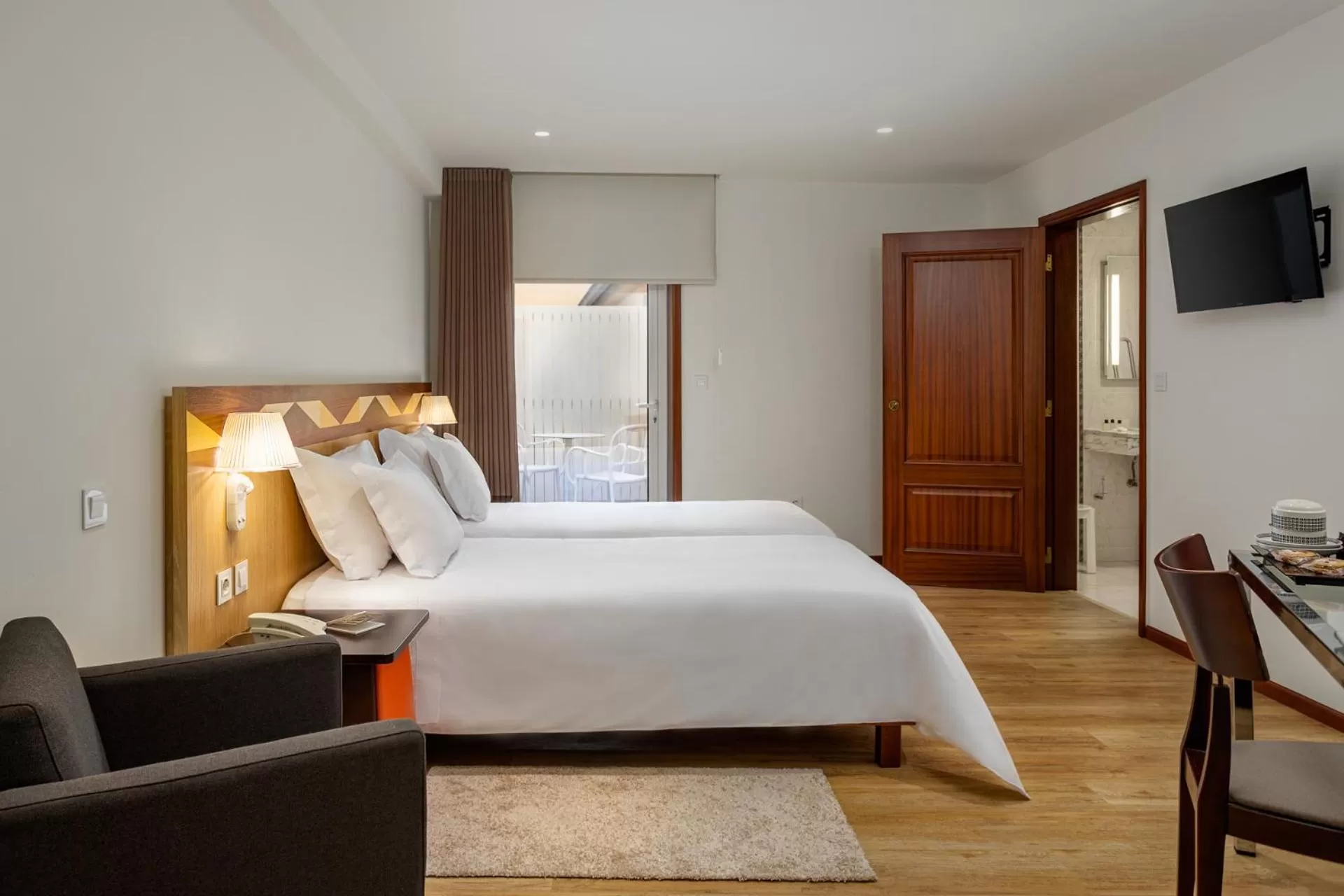 Bedroom, Bed in Hotel Aveiro Center by Alboi Group