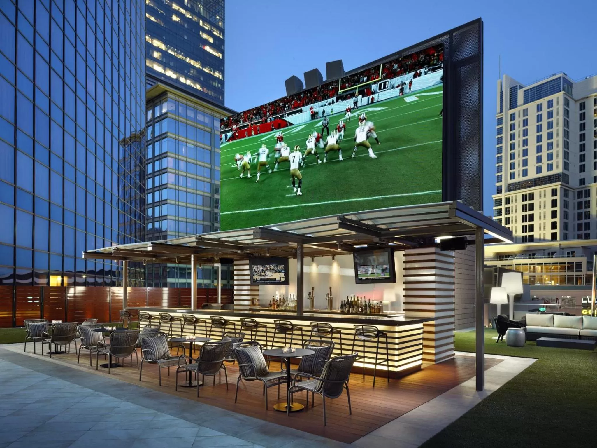 Restaurant/places to eat in Omni Charlotte Hotel