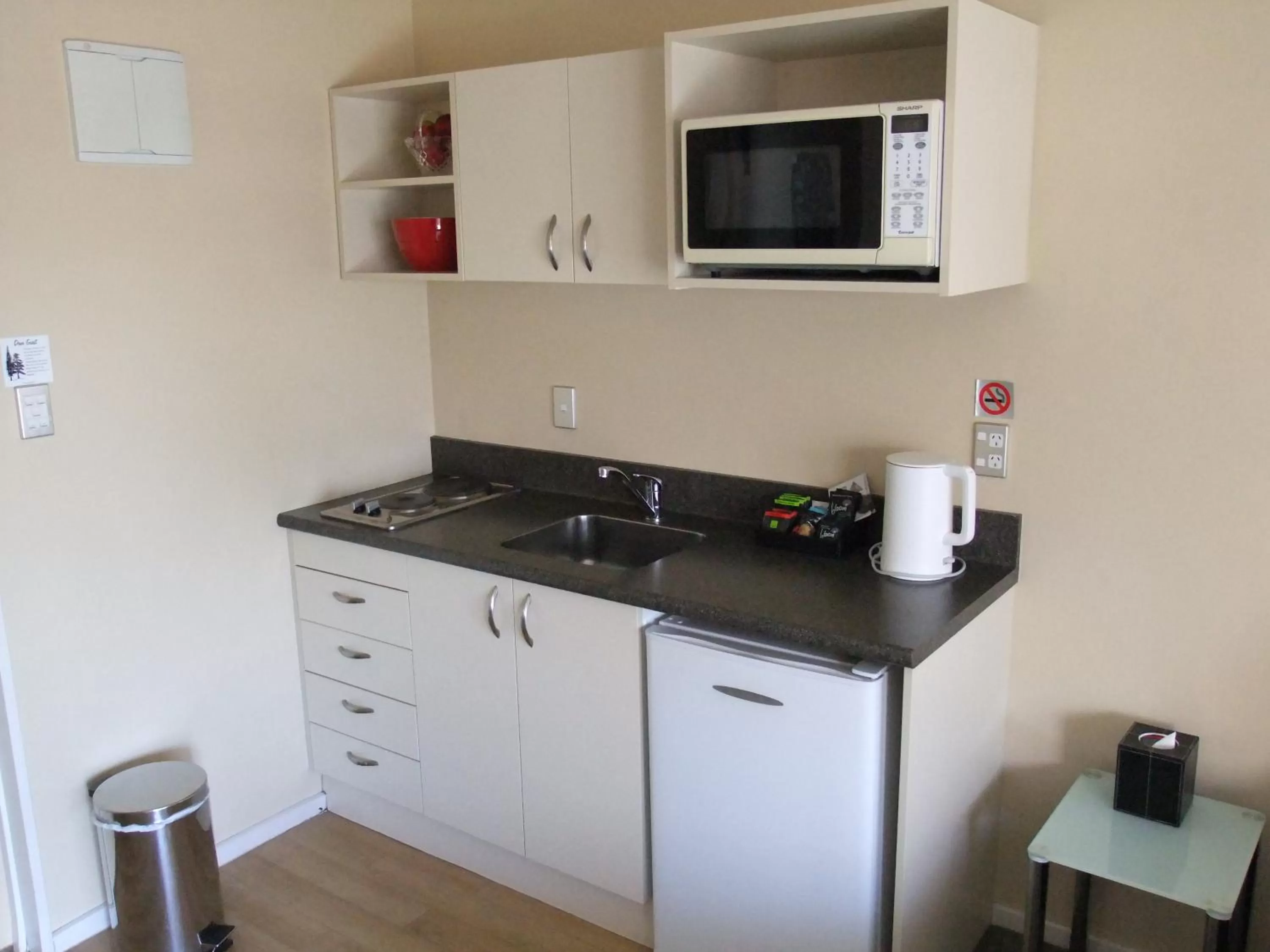 Coffee/tea facilities in Abbella Lodge Motel