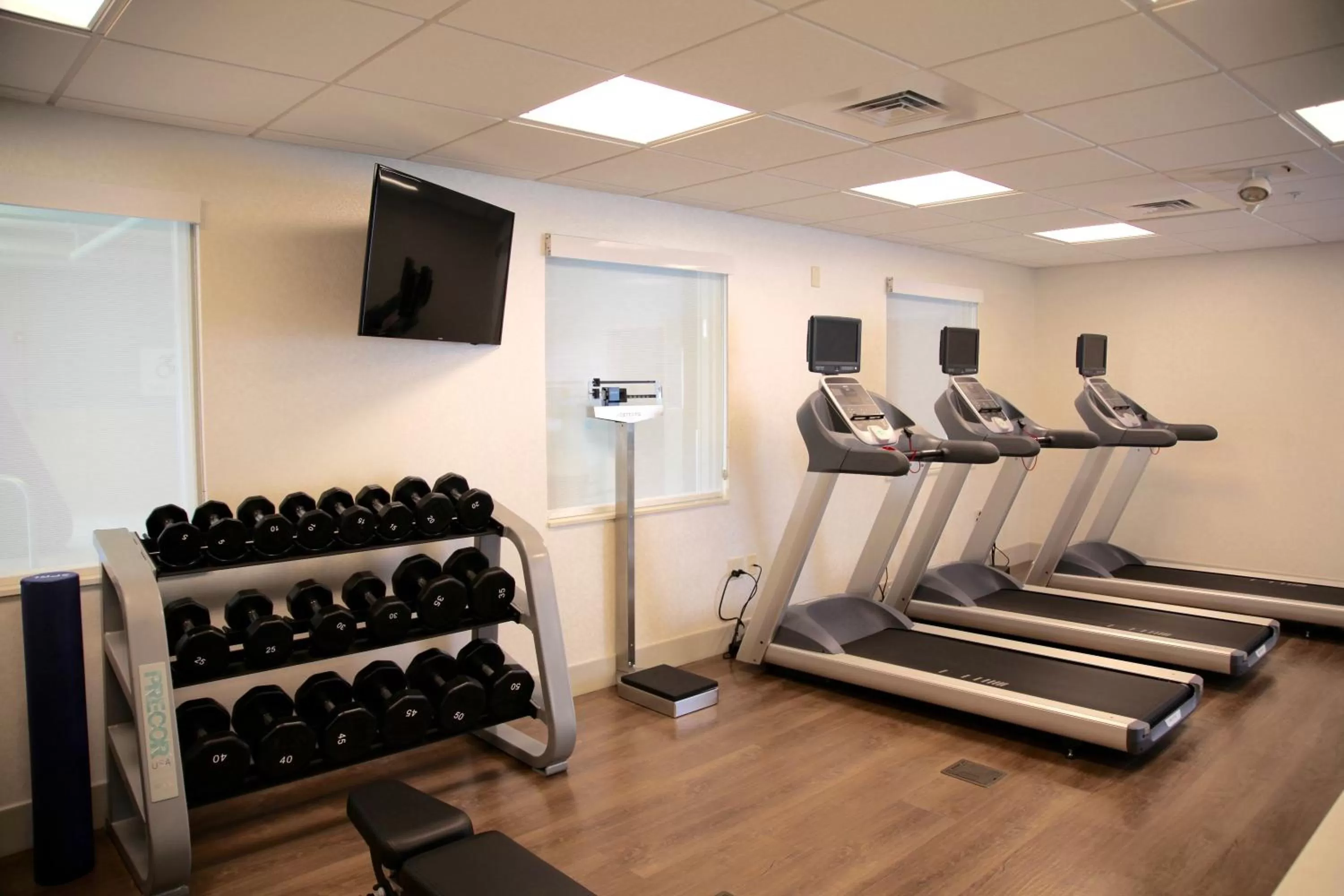 Fitness centre/facilities in Holiday Inn Express & Suites Oswego by IHG