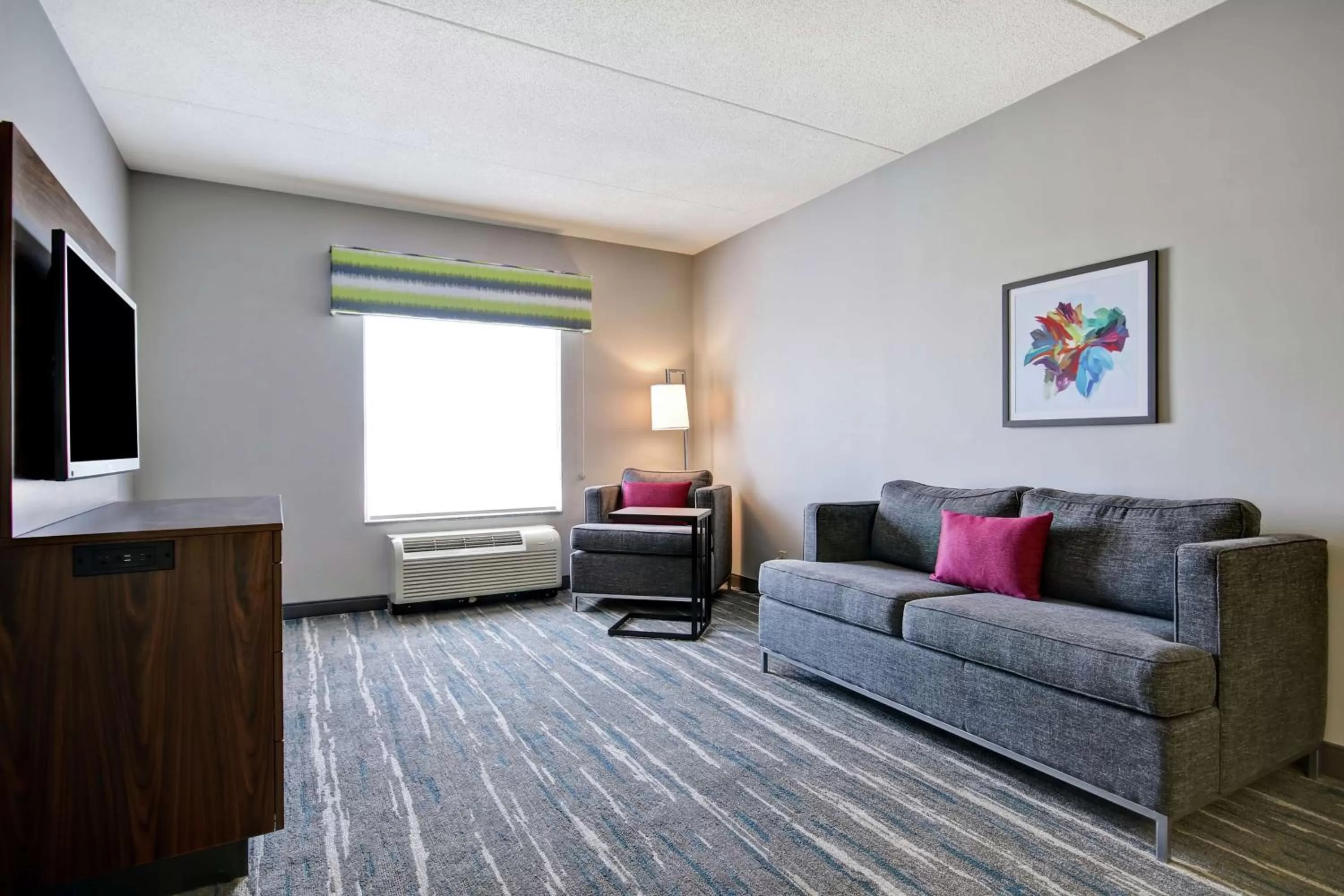 Bedroom in Hampton Inn & Suites Guelph